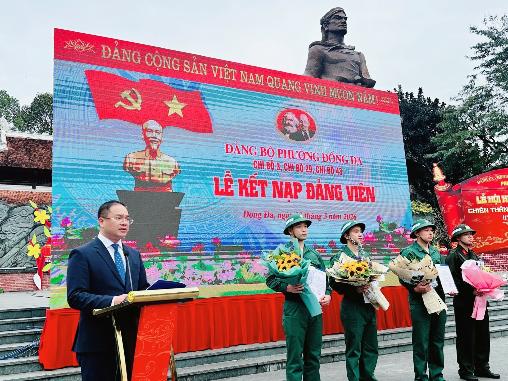 Phường Đống Đa gặp mặt, động viên thanh niên lên đường nhập ngũ- Ảnh 4.