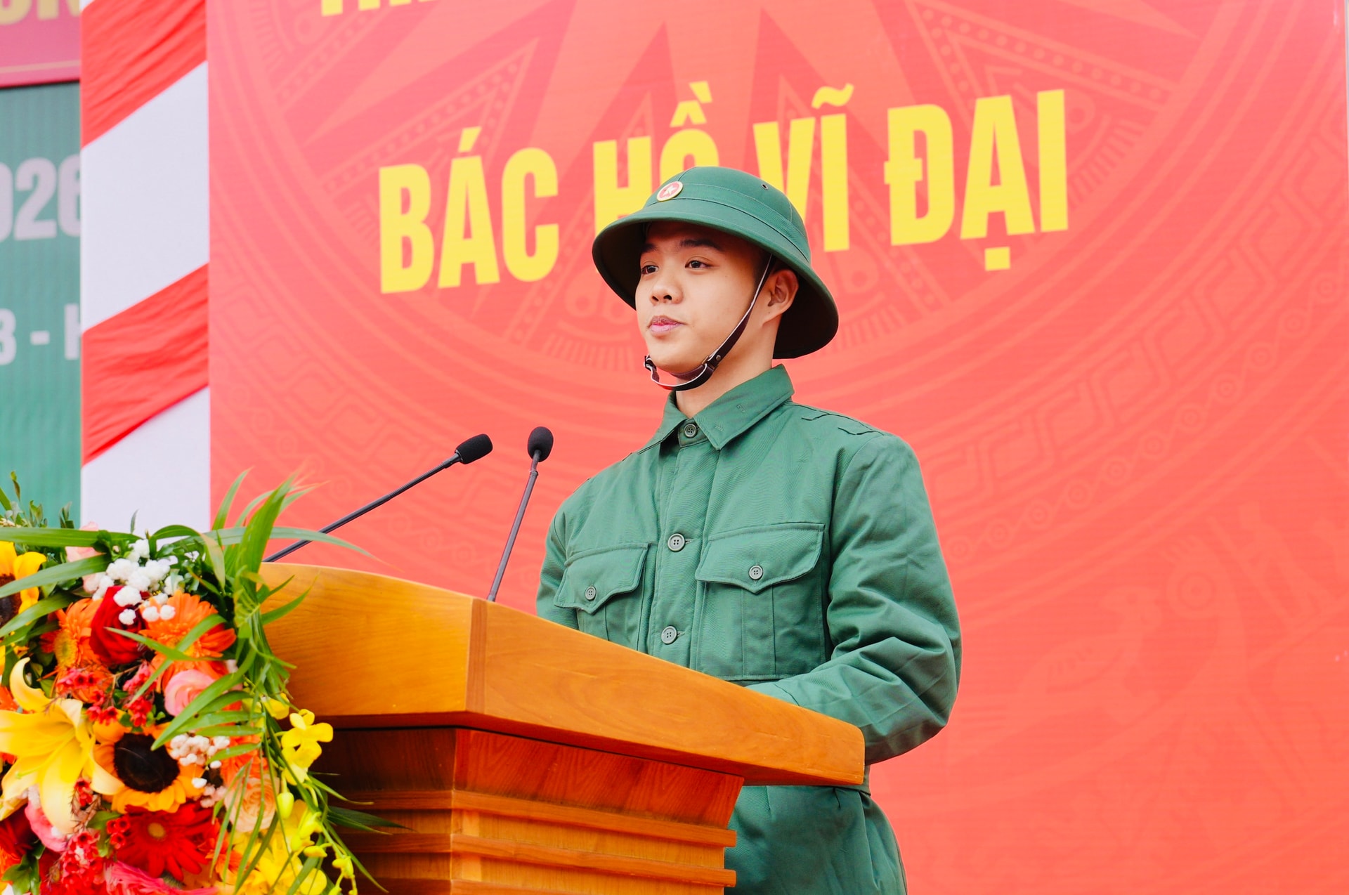 Lãnh đạo thành phố động viên tân binh lên đường nhập ngũ- Ảnh 4.