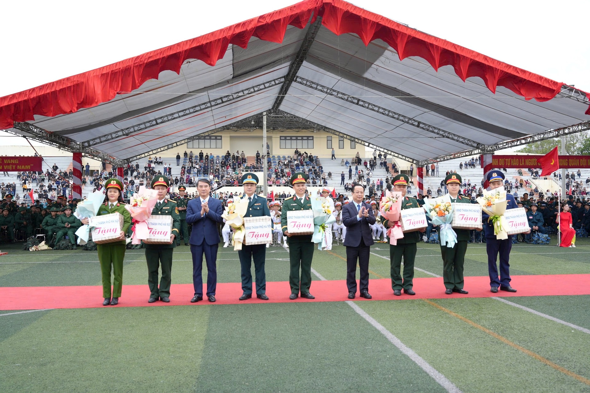 Trần Phú: 39 tân binh phấn khởi lên đường nhập ngũ vào Quân đội nhân dân, Công an nhân dân - Ảnh 4.