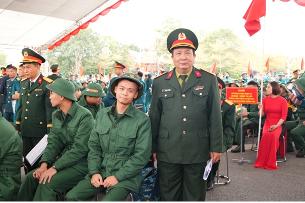 Rộn ràng ngày hội tòng quân 2026: 39 thanh niên Hoài Đức lên đường nhập ngũ- Ảnh 7.