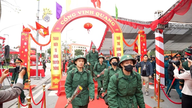 Rộn ràng ngày hội tòng quân 2026: 39 thanh niên Hoài Đức lên đường nhập ngũ- Ảnh 9.