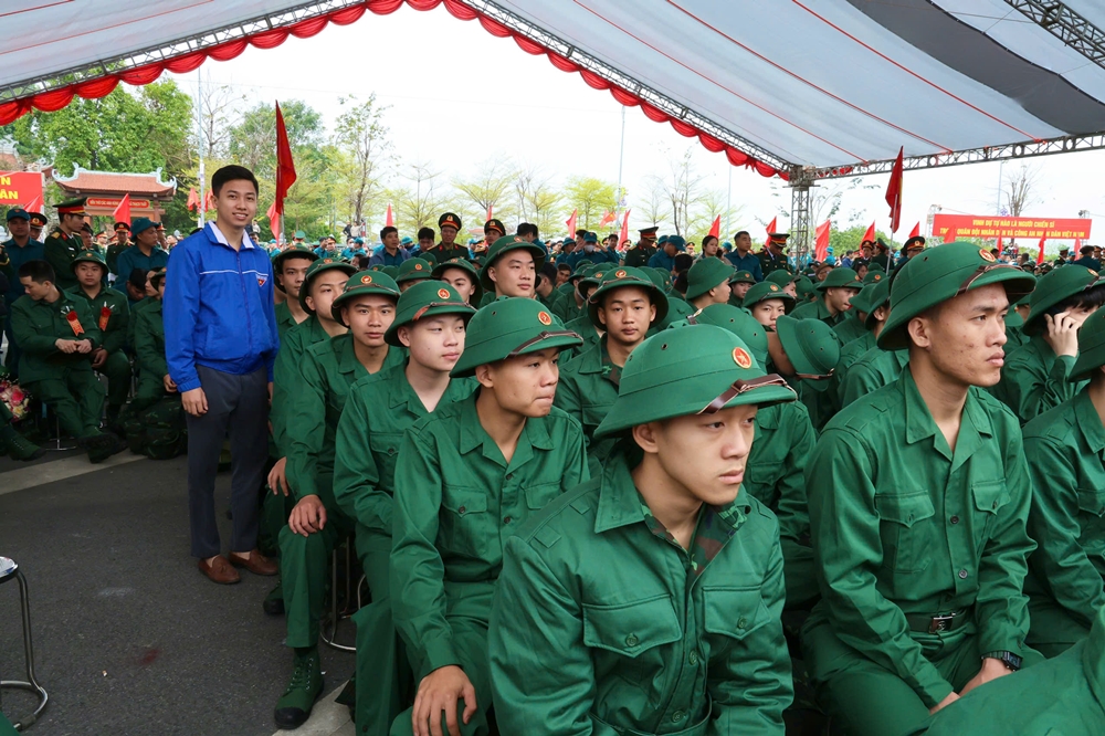 C:\Users\Admin\Downloads\4 gq.jpg