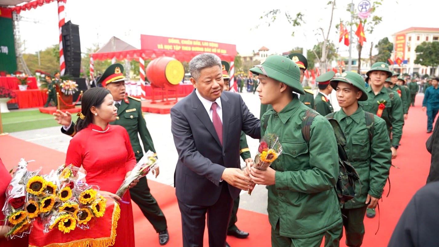Rộn ràng ngày hội tòng quân 2026: 39 thanh niên Hoài Đức lên đường nhập ngũ- Ảnh 1.