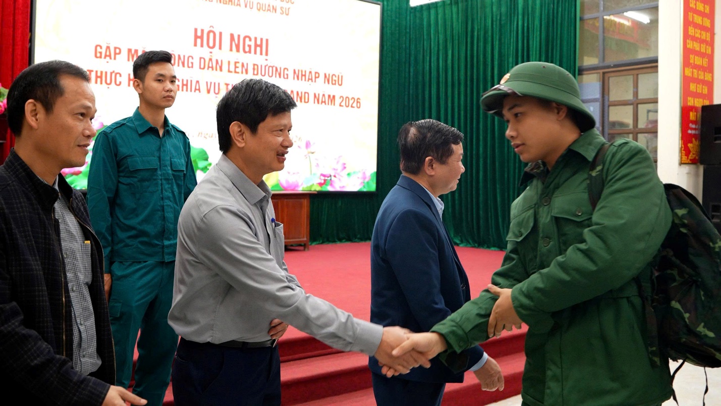 Rộn ràng ngày hội tòng quân 2026: 39 thanh niên Hoài Đức lên đường nhập ngũ- Ảnh 2.