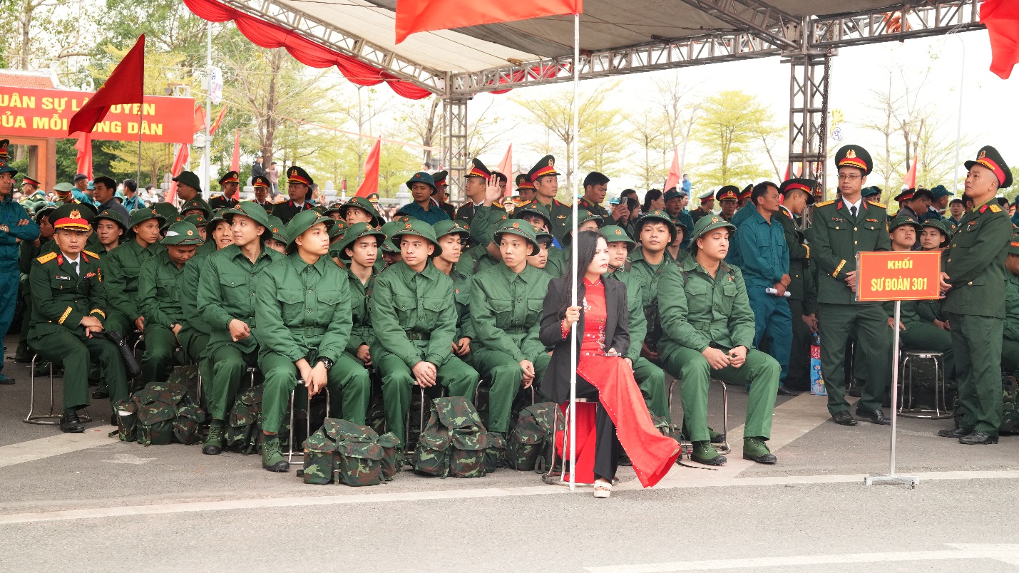 Rộn ràng ngày hội tòng quân 2026: 39 thanh niên Hoài Đức lên đường nhập ngũ- Ảnh 5.