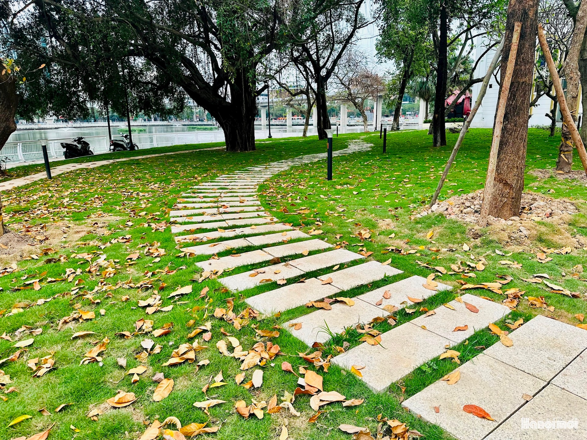 Hồ Đống Đa khoác "áo mới" chào mừng bầu cử- Ảnh 18.