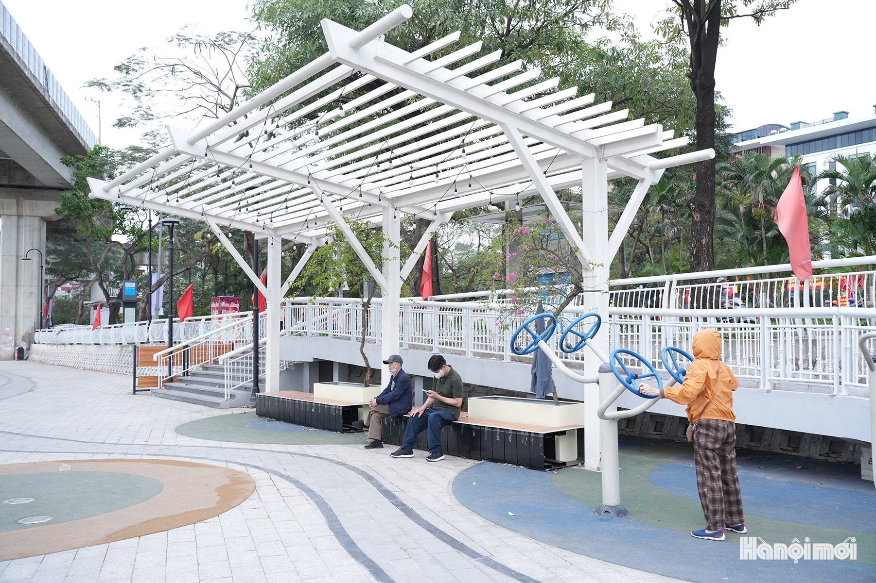 Hồ Đống Đa khoác "áo mới" chào mừng bầu cử- Ảnh 8.