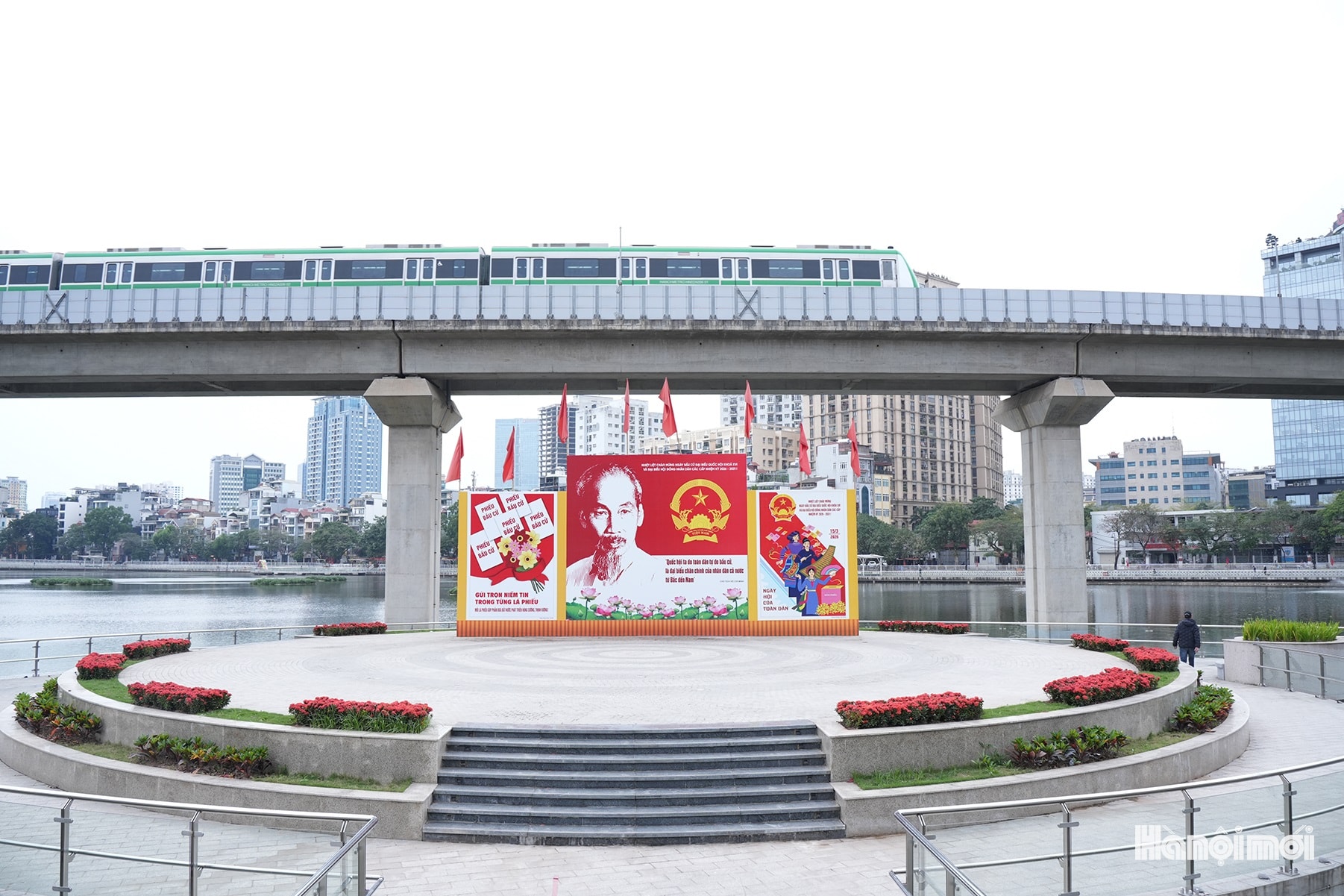Hồ Đống Đa khoác "áo mới" chào mừng bầu cử- Ảnh 11.