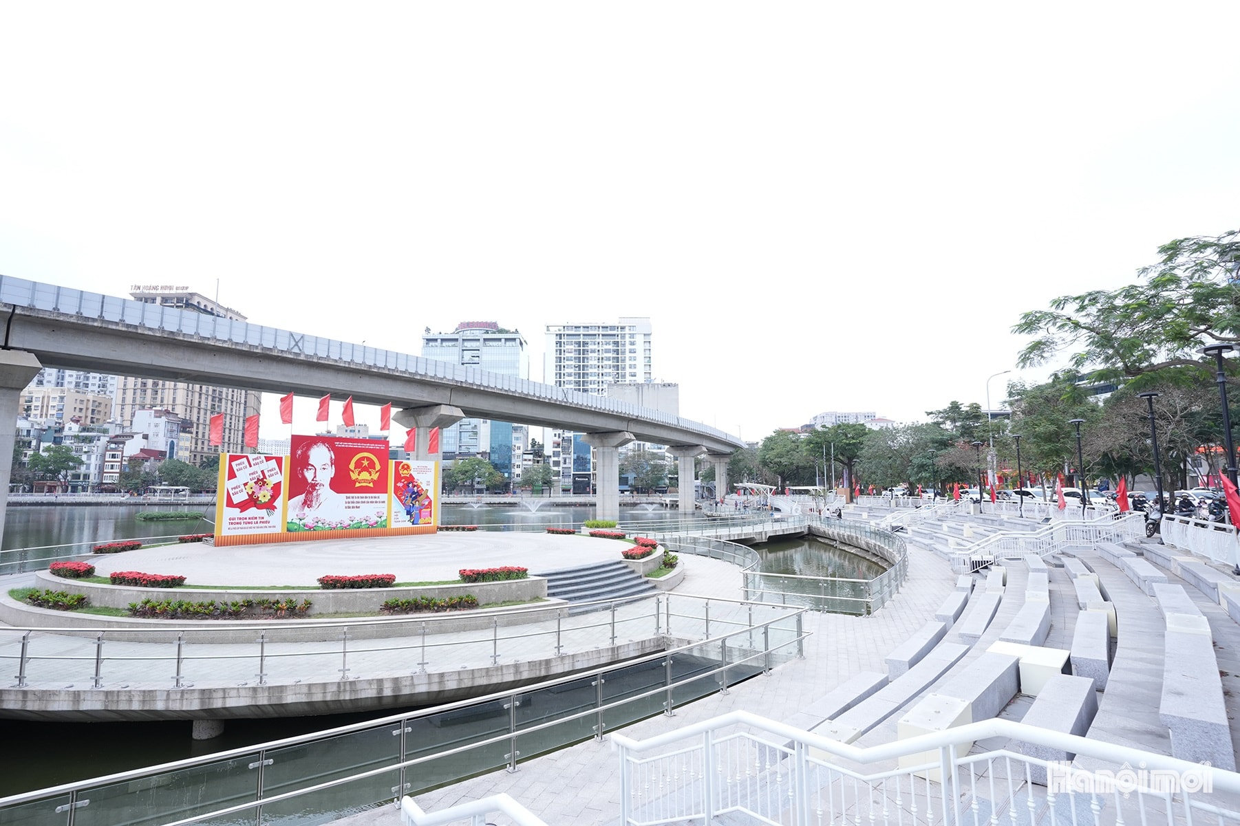 Hồ Đống Đa khoác "áo mới" chào mừng bầu cử- Ảnh 17.