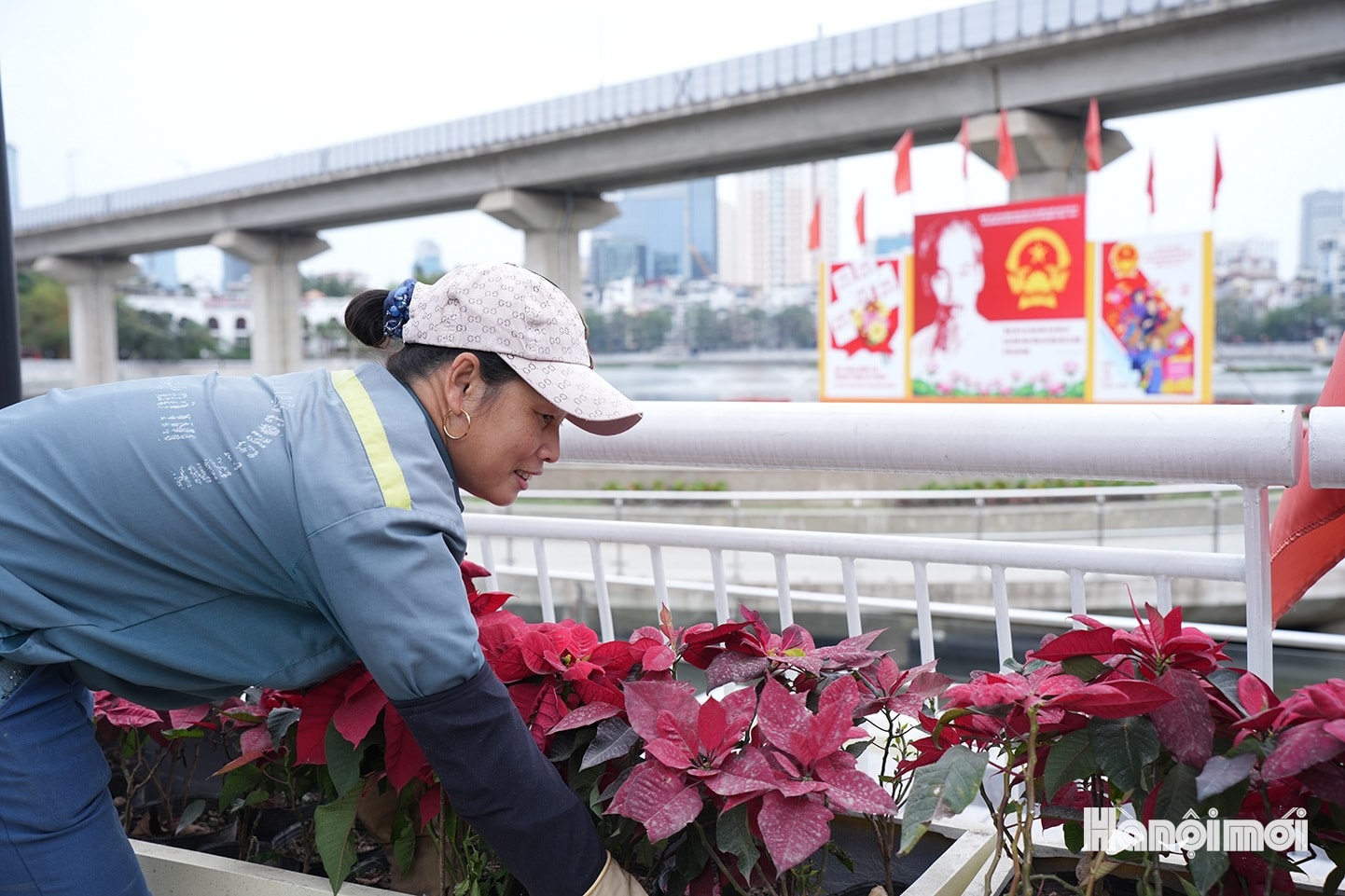 Hồ Đống Đa khoác "áo mới" chào mừng bầu cử- Ảnh 3.
