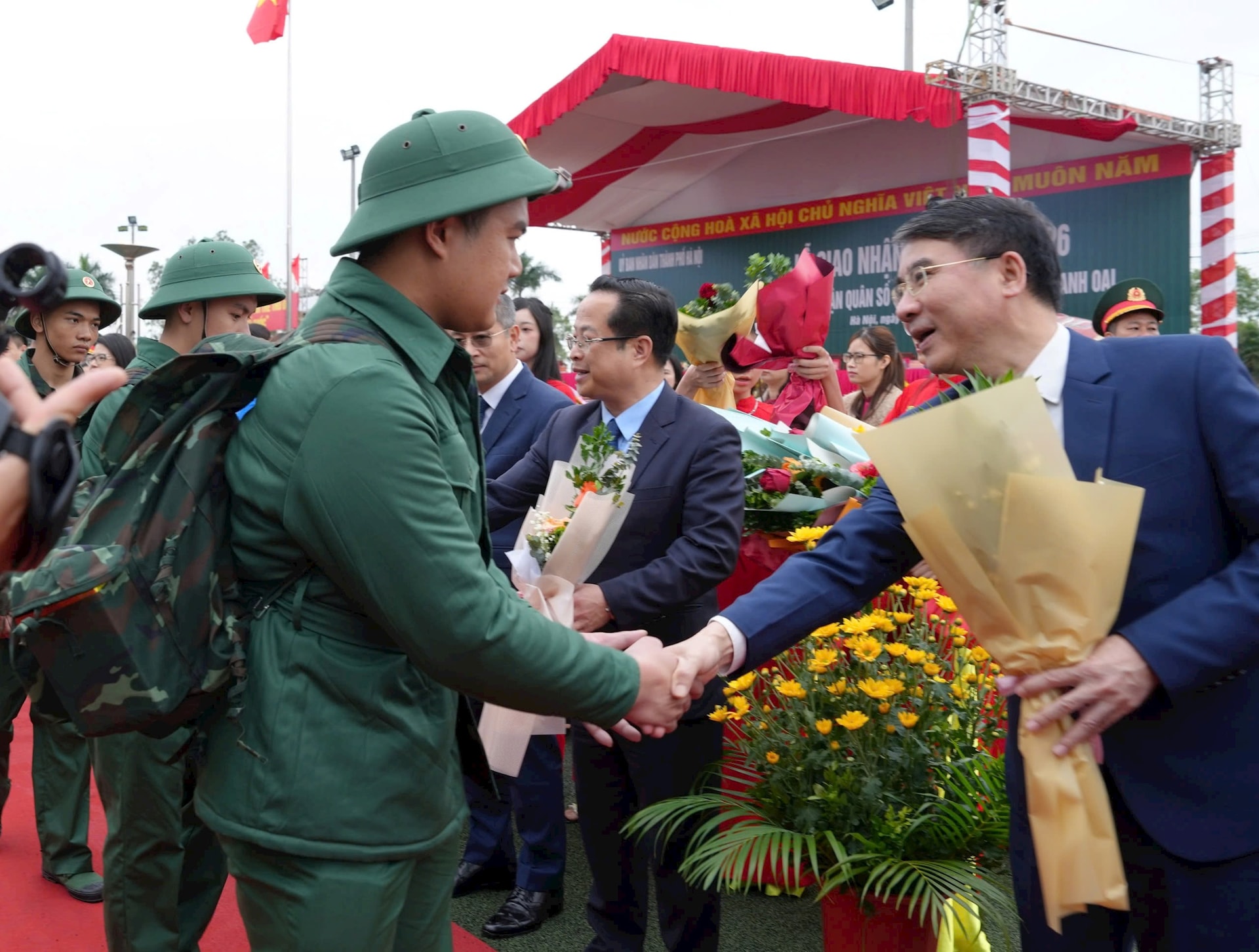 Trần Phú: 39 tân binh phấn khởi lên đường nhập ngũ vào Quân đội nhân dân, Công an nhân dân - Ảnh 7.