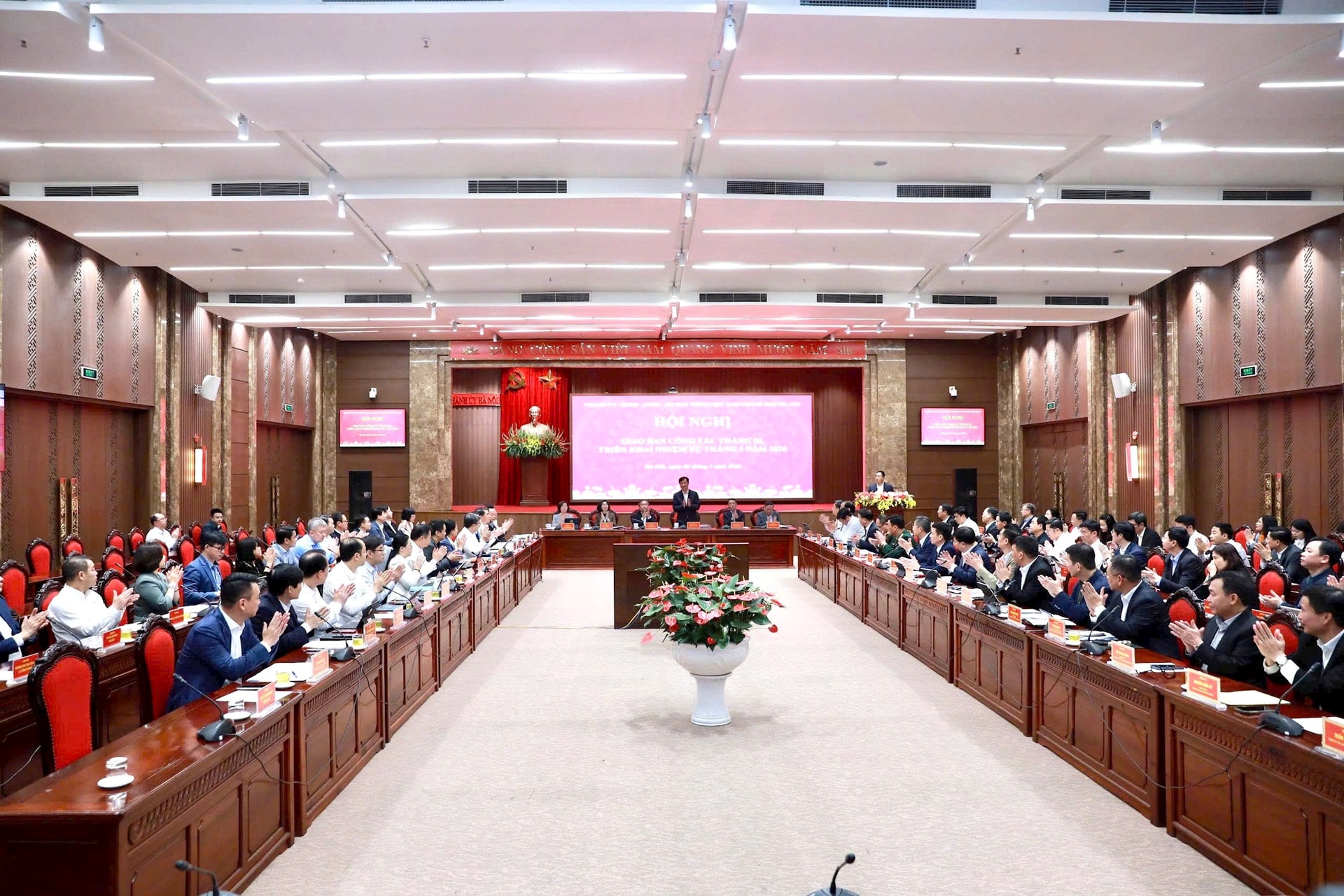 Hà Nội giao ban công tác tháng 2, triển khai nhiệm vụ trọng tâm tháng 3-2026- Ảnh 3.