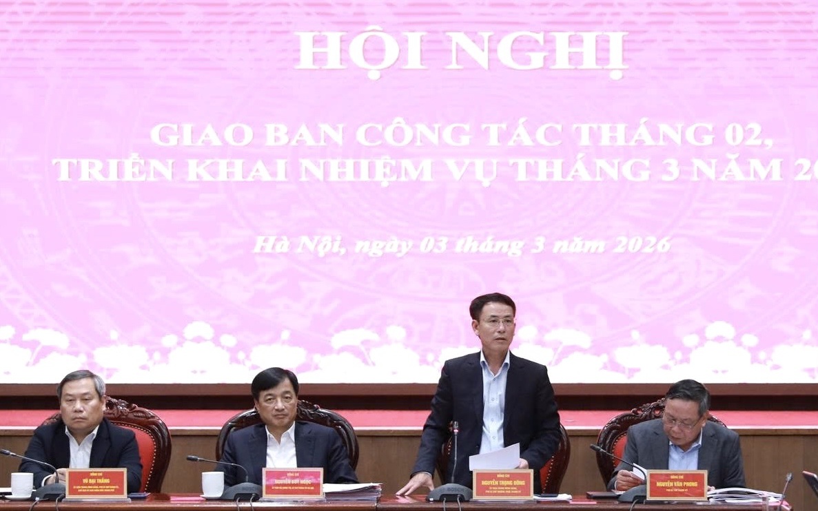 Phó Bí thư Thường trực Thành ủy Nguyễn Trọng Đông điều hành nội dung thảo luận 