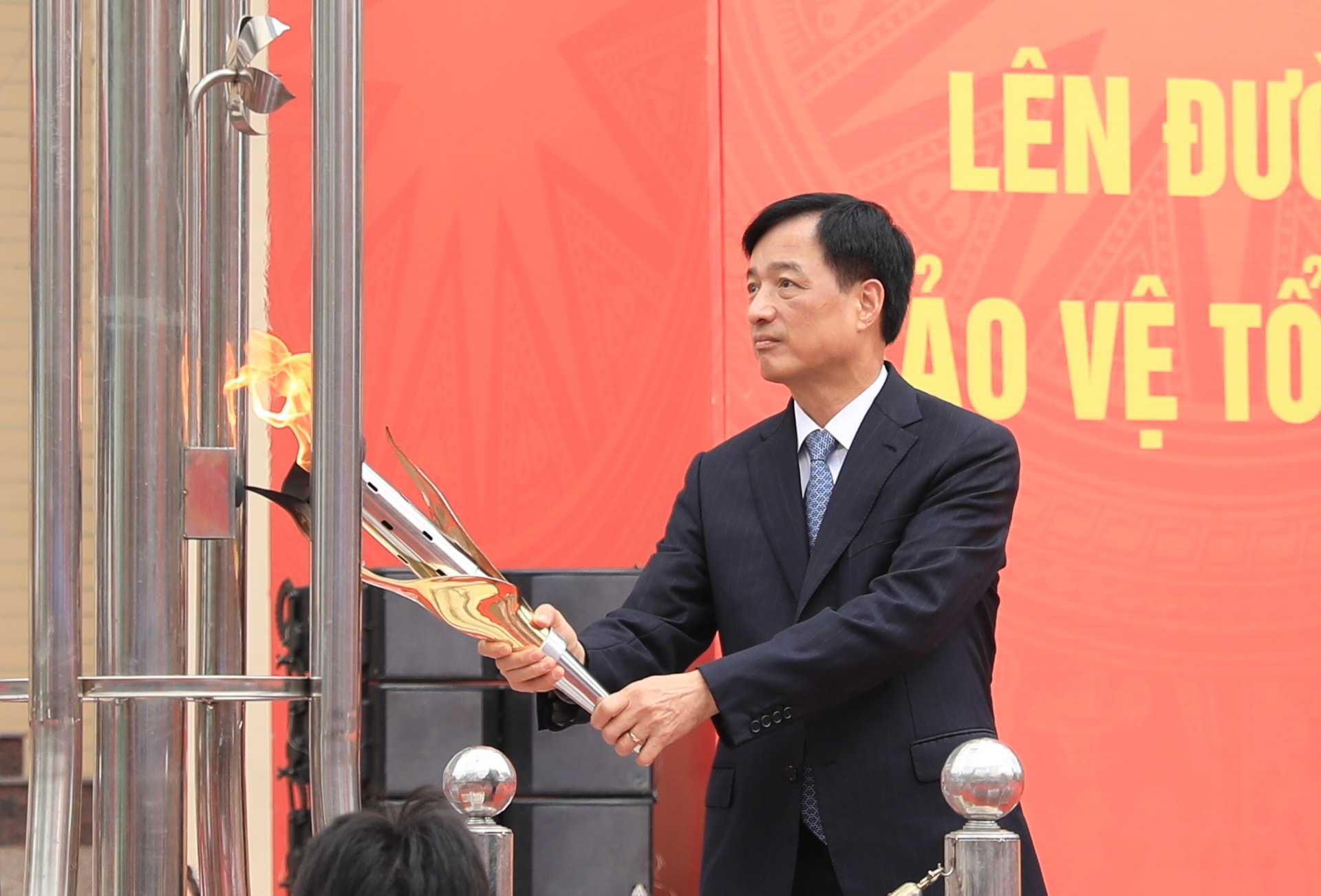 Bí thư Thành ủy Nguyễn Duy Ngọc dự lễ giao nhận quân tại điểm số 4 Ban Chỉ huy phòng thủ khu vực 3 - Hồng Hà- Ảnh 1.