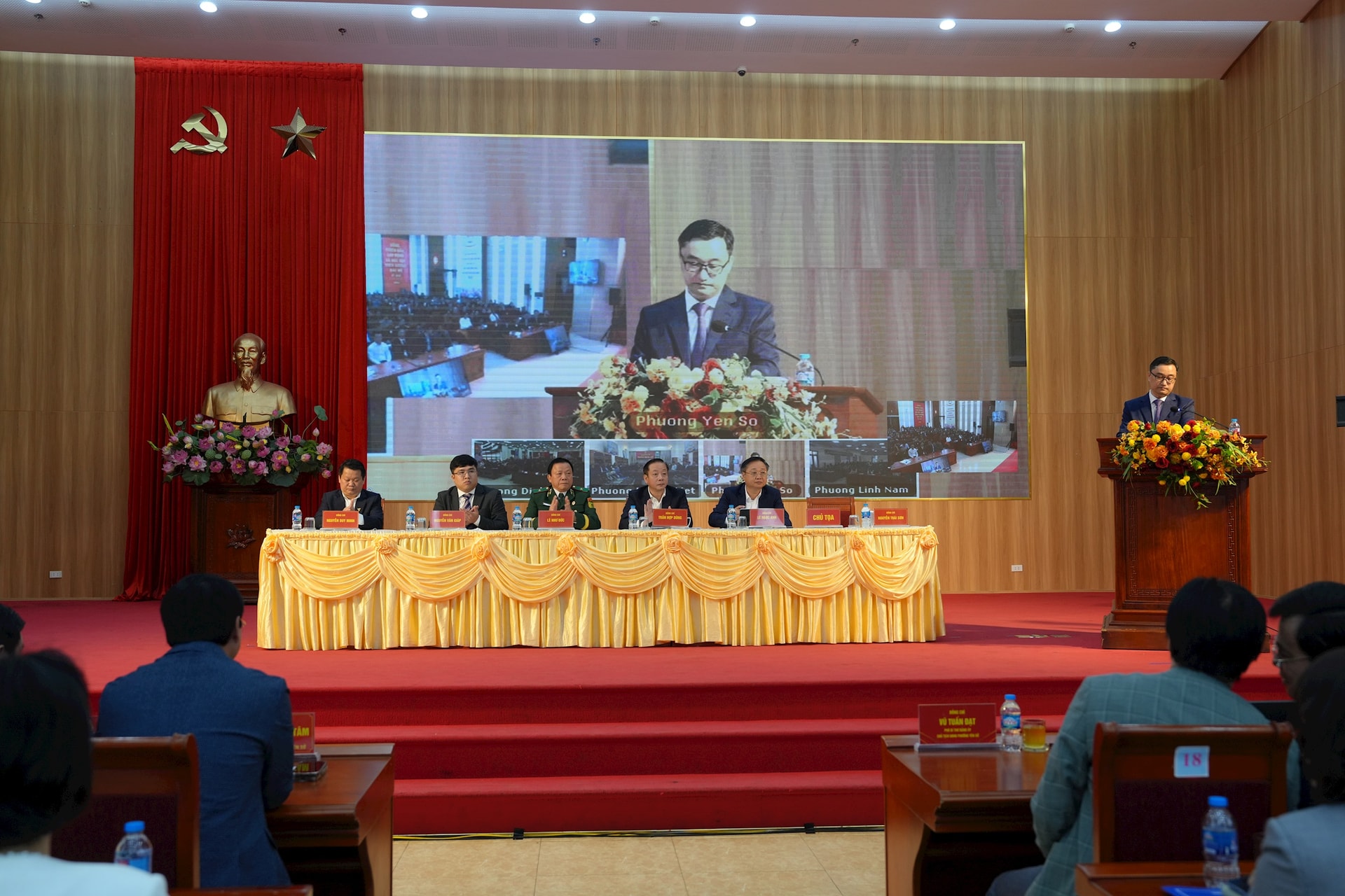 Đơn vị bầu cử số 9 tiếp xúc cử tri ứng cử viên đại biểu HĐND thành phố Hà Nội- Ảnh 1.