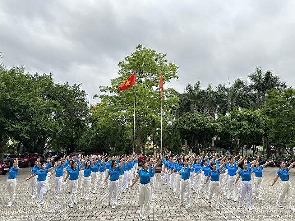 Hội Phụ nữ phường Long Biên thi đua sôi nổi chào mừng Ngày Quốc tế Phụ nữ 8/3- Ảnh 2.