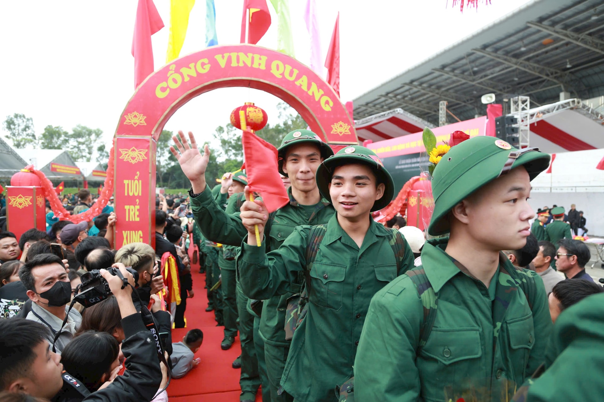 Phó Bí thư Thường trực Thành ủy Nguyễn Trọng Đông dự lễ giao quân tại điểm giao quân số 1 Ban Chỉ huy PTKV 1 - Sóc Sơn- Ảnh 10.