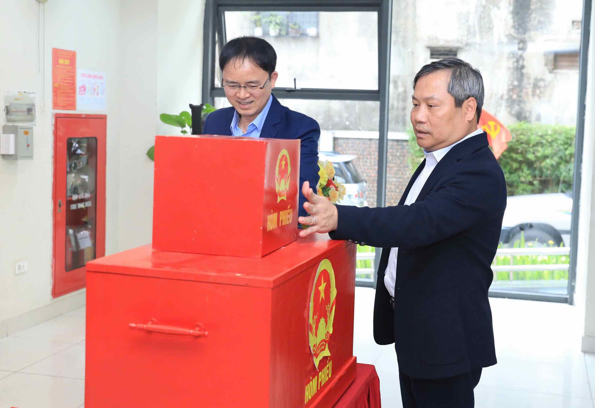 Chủ tịch UBND TP Hà Nội Vũ Đại Thắng yêu cầu chuẩn bị chu đáo, không để xảy ra bất kỳ sai sót nào trong công tác bầu cử.- Ảnh 2.