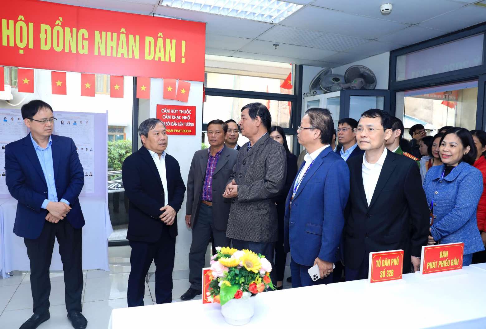 Chủ tịch UBND TP Hà Nội Vũ Đại Thắng yêu cầu chuẩn bị chu đáo, không để xảy ra bất kỳ sai sót nào trong công tác bầu cử.- Ảnh 3.