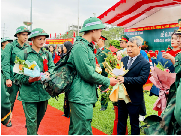 VỮNG BƯỚC TÒNG QUÂN – TUỔI TRẺ NGỌC HỒI TỰ HÀO TIẾP BƯỚC CHA ANH- Ảnh 11.