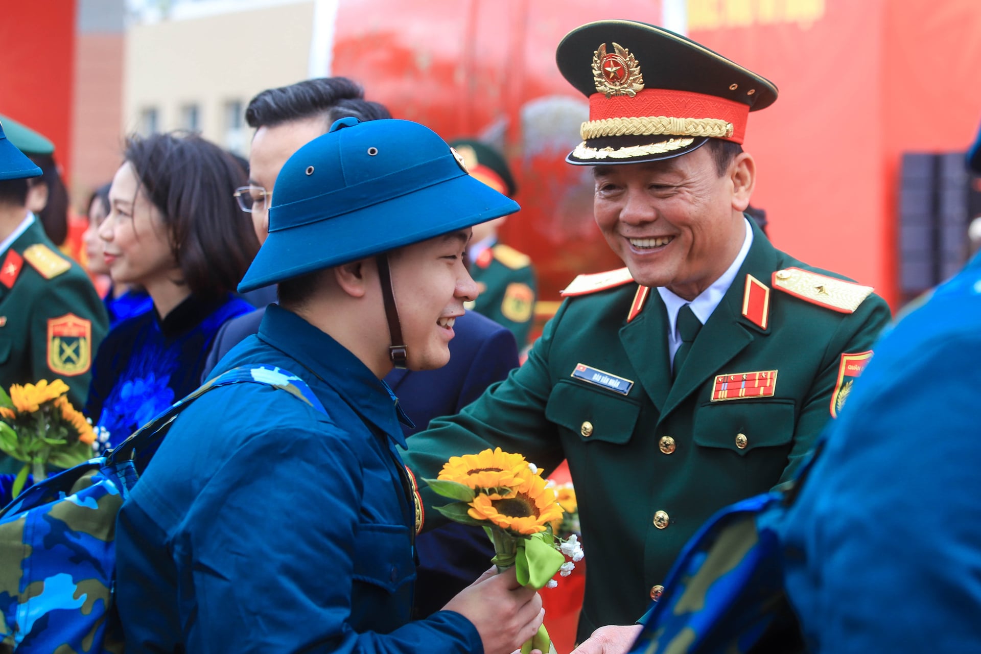 Bí thư Hà Nội Nguyễn Duy Ngọc thắp đài lửa truyền thống, động viên tân binh nhập ngũ- Ảnh 4.