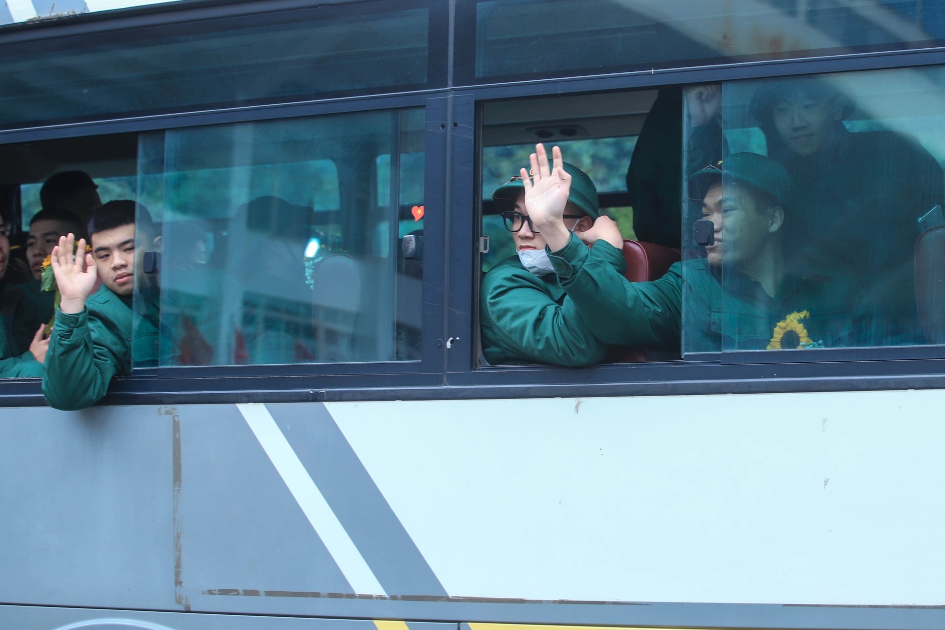 Bí thư Hà Nội Nguyễn Duy Ngọc thắp đài lửa truyền thống, động viên tân binh nhập ngũ- Ảnh 7.