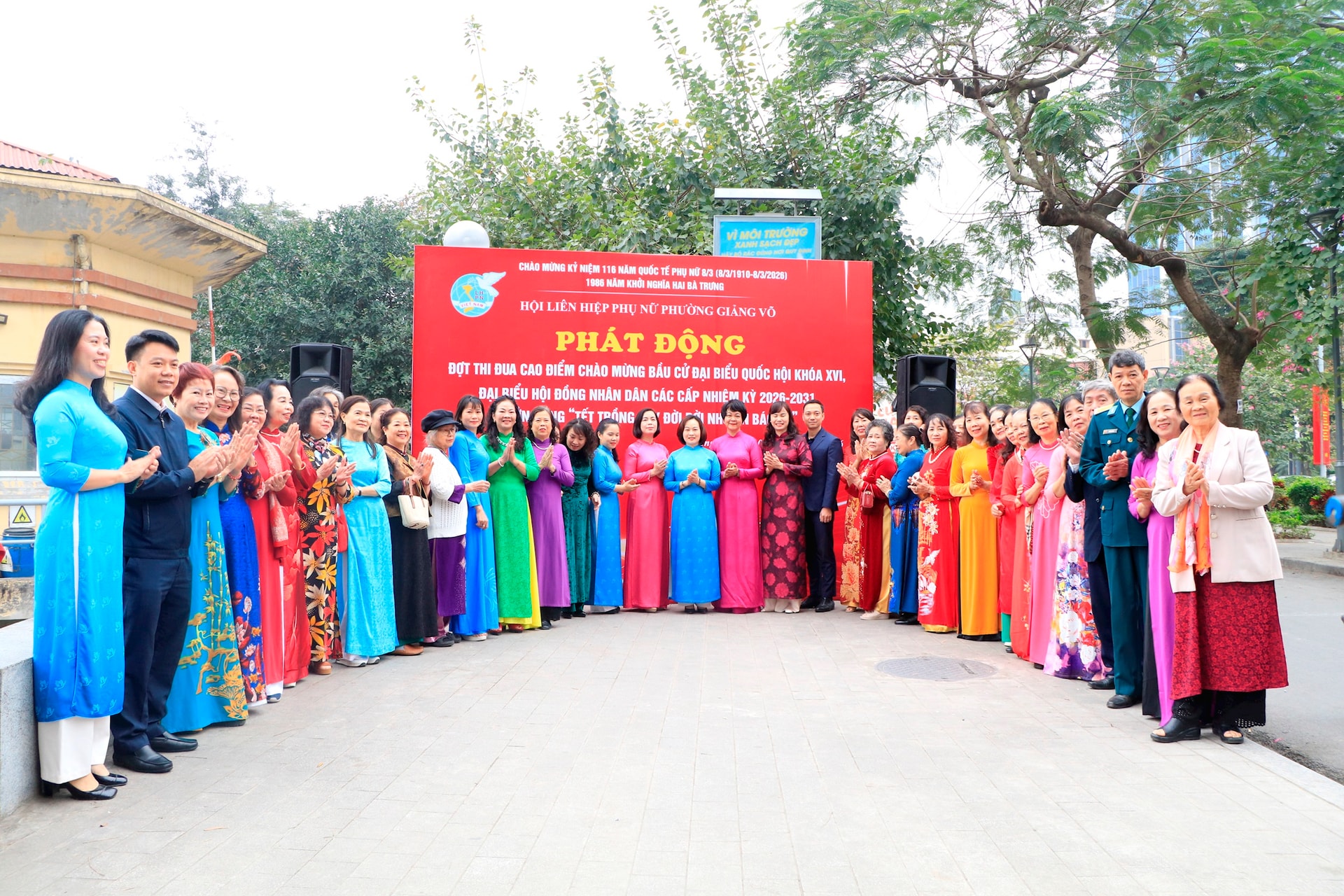 Phụ nữ Giảng Võ thi đua chào mừng ngày bầu cử- Ảnh 1.