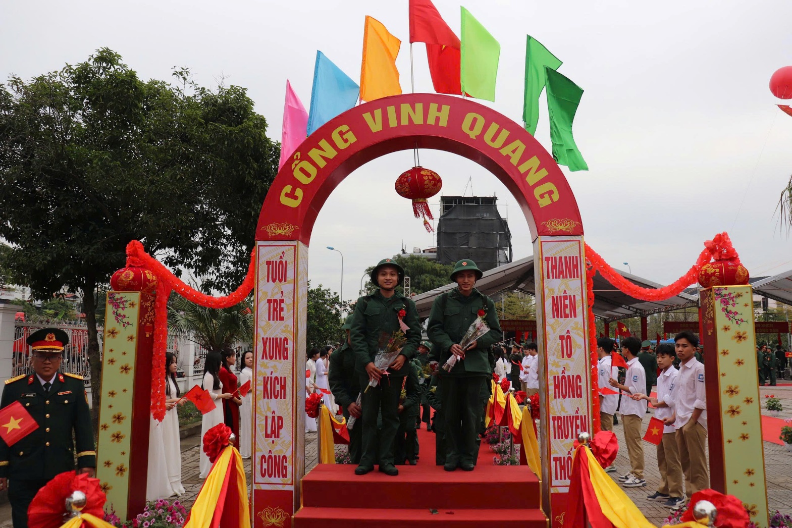 Ảnh có chứa ngoài trời, bầu trời, cây cối, sân chơi  Nội dung do AI tạo ra có thể không chính xác.