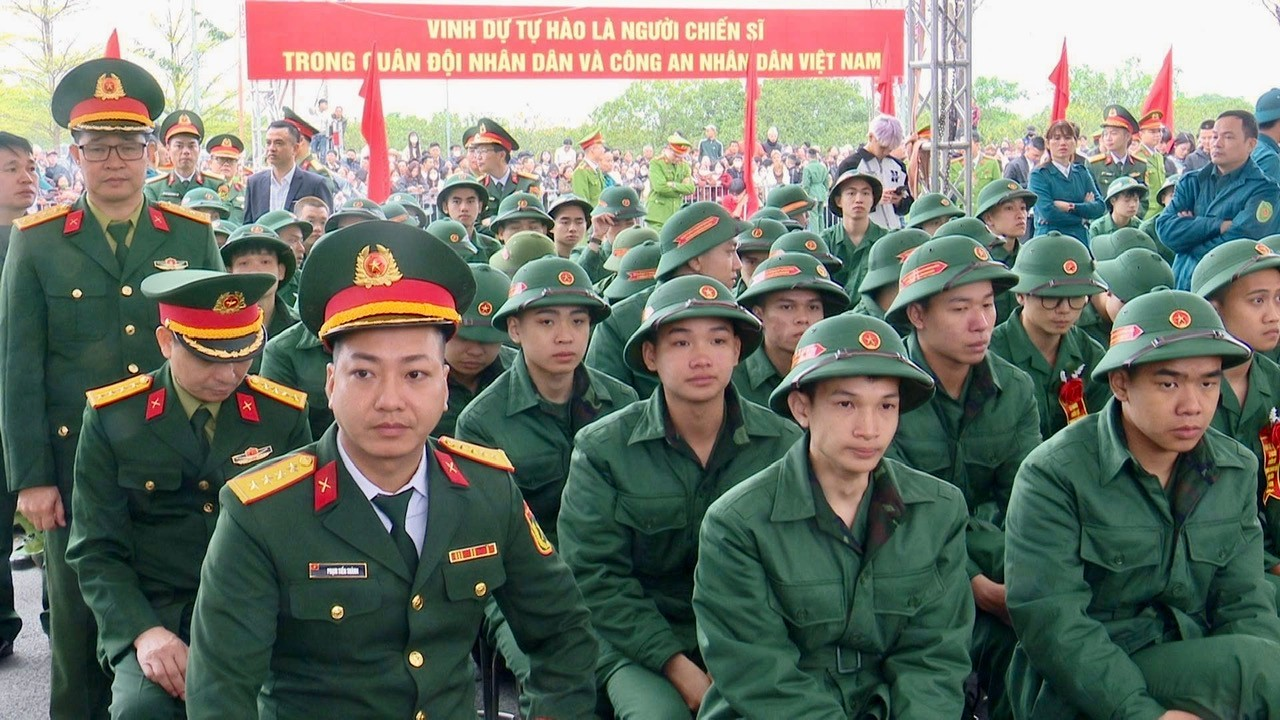 42 tân binh xã Ô Diên lên đường thực hiện nghĩa vụ quân sự và tham gia Công an Nhân dân năm 2026- Ảnh 4.