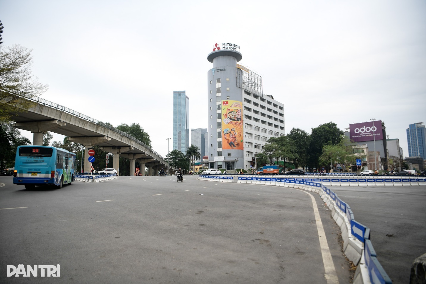 Bãi trông giữ xe gầm nhà ga Cầu Giấy biến mất sau phản ánh của Dân trí - 5