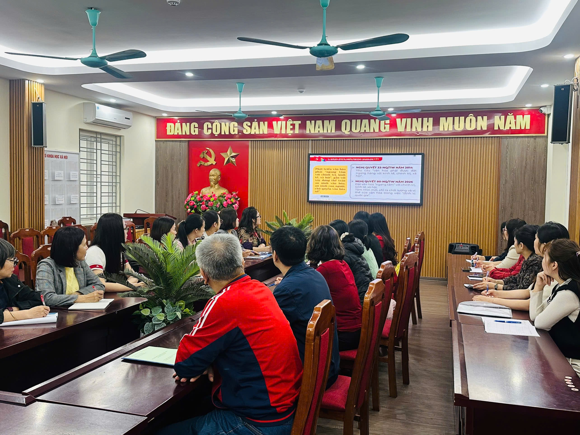 CHI BỘ TRƯỜNG THCS THỊNH LIỆT DỰ HỘI NGHỊ NGHIÊN CỨU, HỌC TẬP, QUÁN TRIỆT VÀ TRIỂN KHAI THỰC HIỆN CÁC NGHỊ QUYẾT CHIẾN LƯỢC CỦA BỘ CHÍNH TRỊ- Ảnh 2.