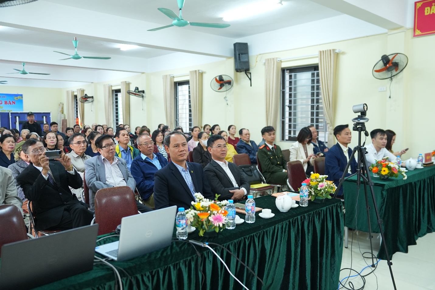 HỘI NGHỊ TIẾP XÚC CỬ TRI VỚI NGƯỜI ỨNG CỬ ĐẠI BIỂU HĐND XÃ GIA LÂM ĐƠN VỊ BẦU CỬ SỐ 02- Ảnh 2.