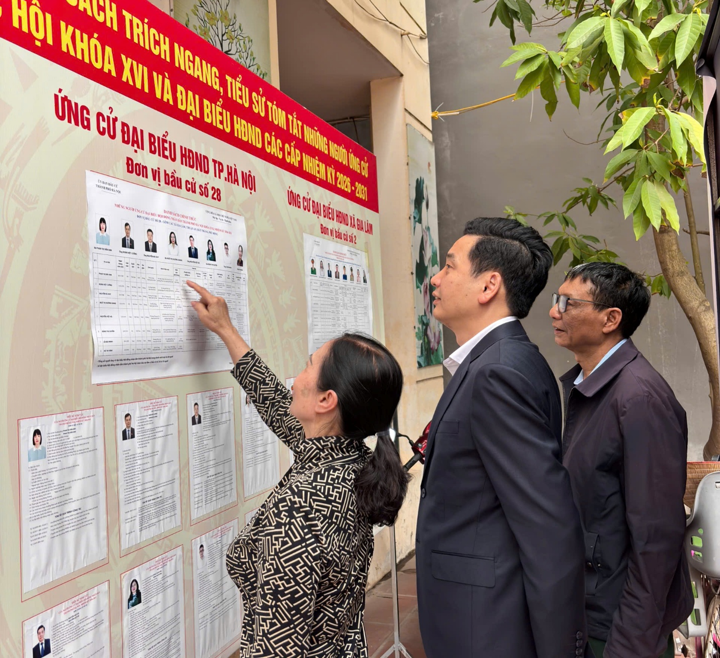 BÍ THƯ ĐẢNG ỦY XÃ GIA LÂM KIỂM TRA CÔNG TÁC CHUẨN BỊ BẦU CỬ TẠI CÁC ĐƠN VỊ BẦU CỬ- Ảnh 3.