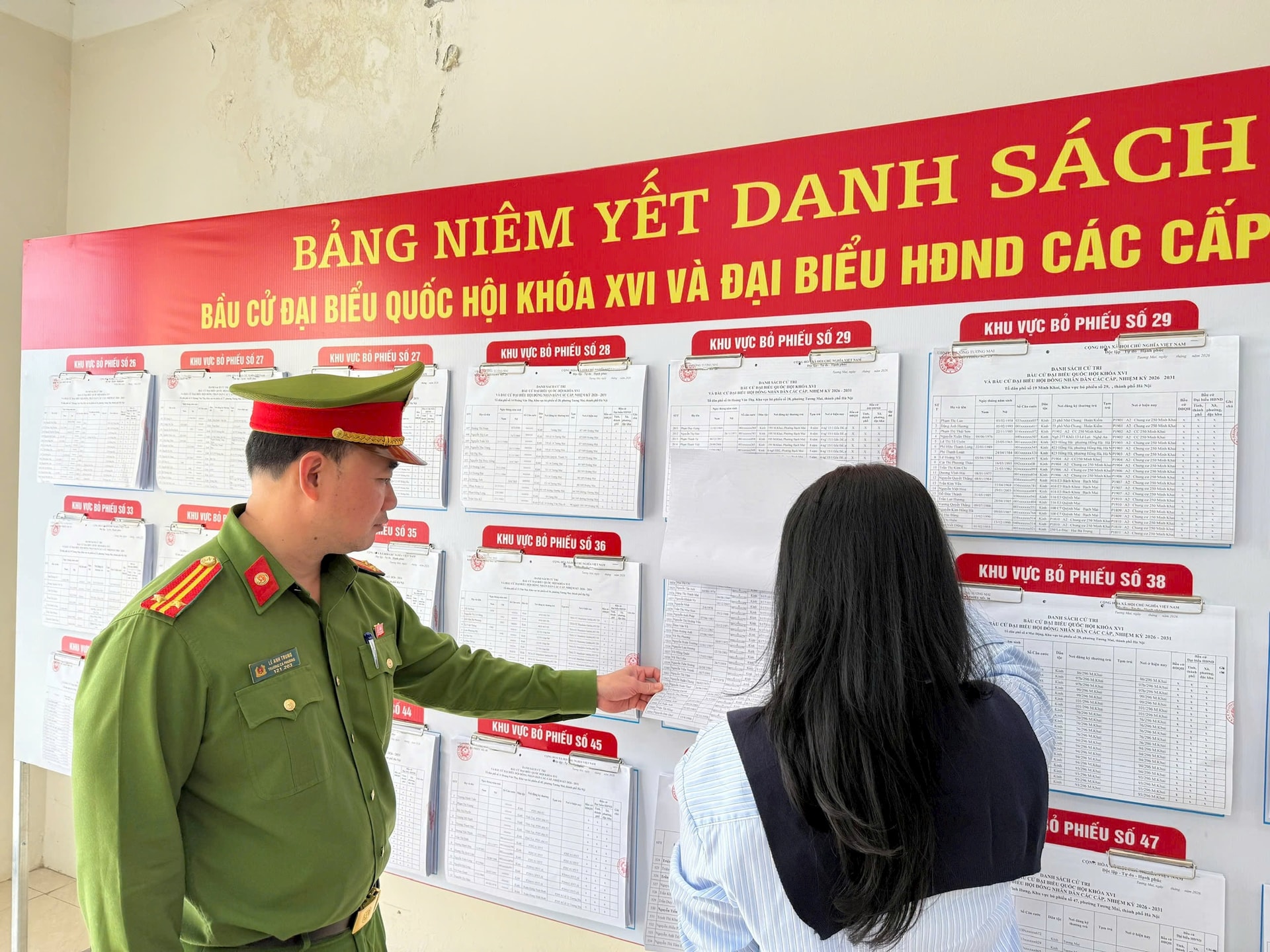 Công an phường Tương Mai tích cực triển khai nhiệm vụ phục vụ ngày bầu cử- Ảnh 2.