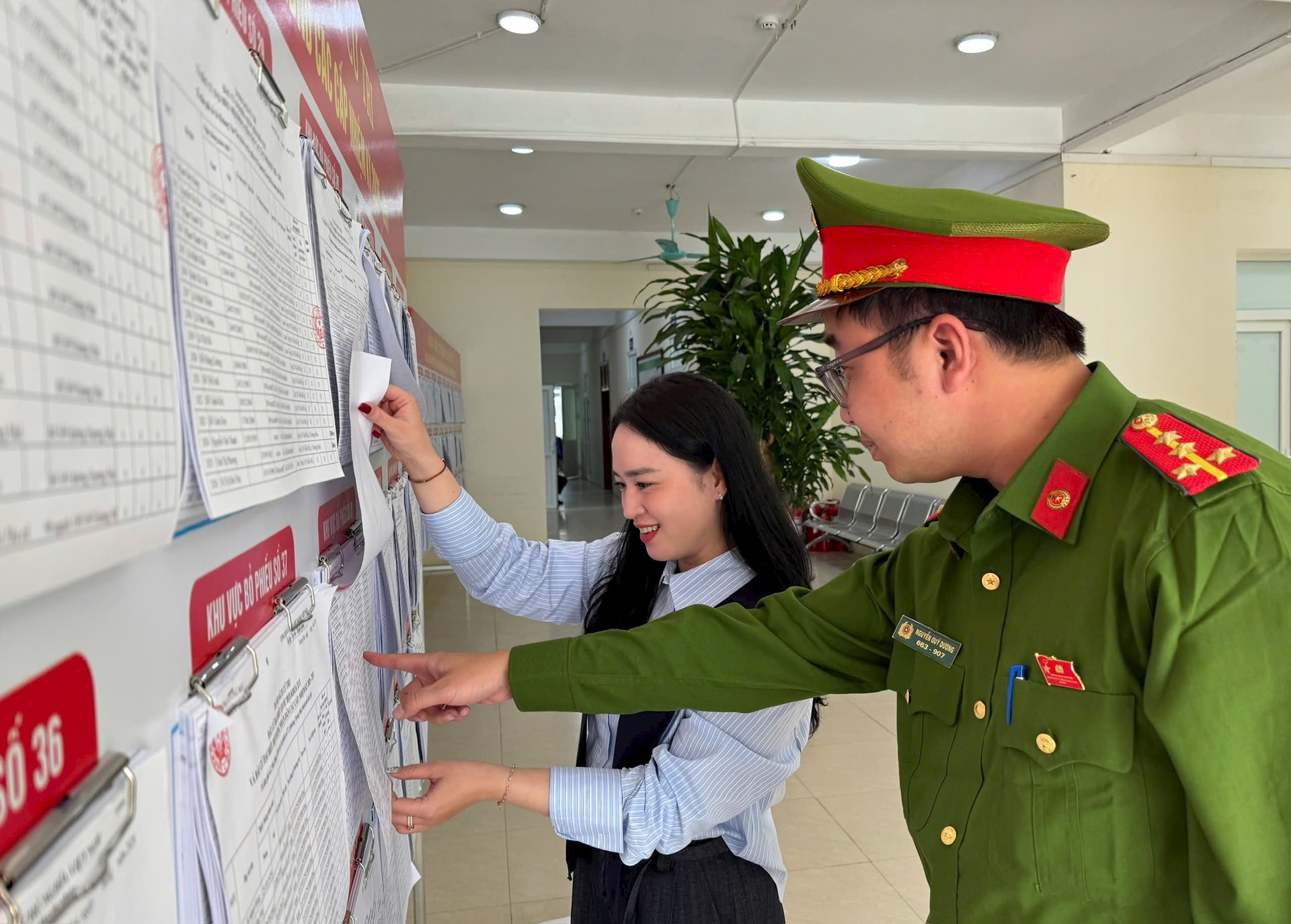 Công an phường Tương Mai tích cực triển khai nhiệm vụ phục vụ ngày bầu cử- Ảnh 3.