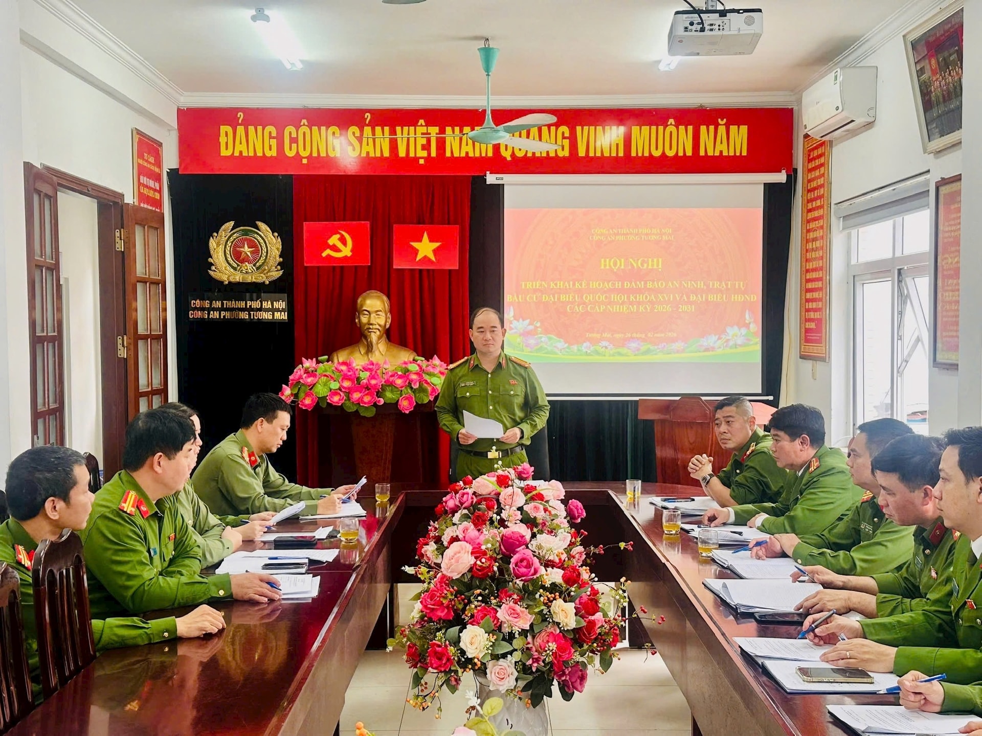 Công an phường Tương Mai tích cực triển khai nhiệm vụ phục vụ ngày bầu cử- Ảnh 1.