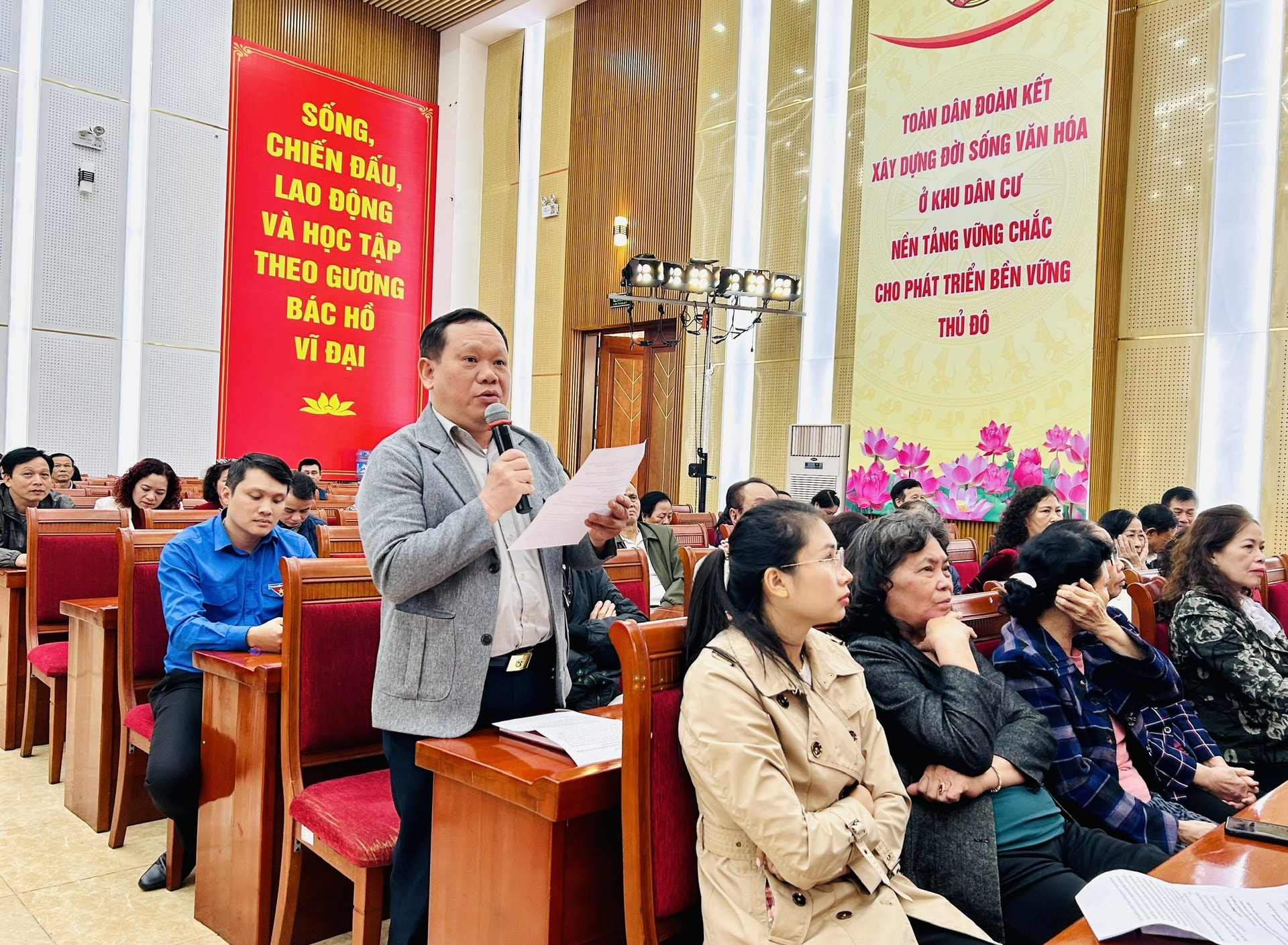 Ứng cử viên đại biểu HĐND thành phố Hà Nội - Đơn vị bầu cử số 8 vận động bầu cử tại 3 phường- Ảnh 11.