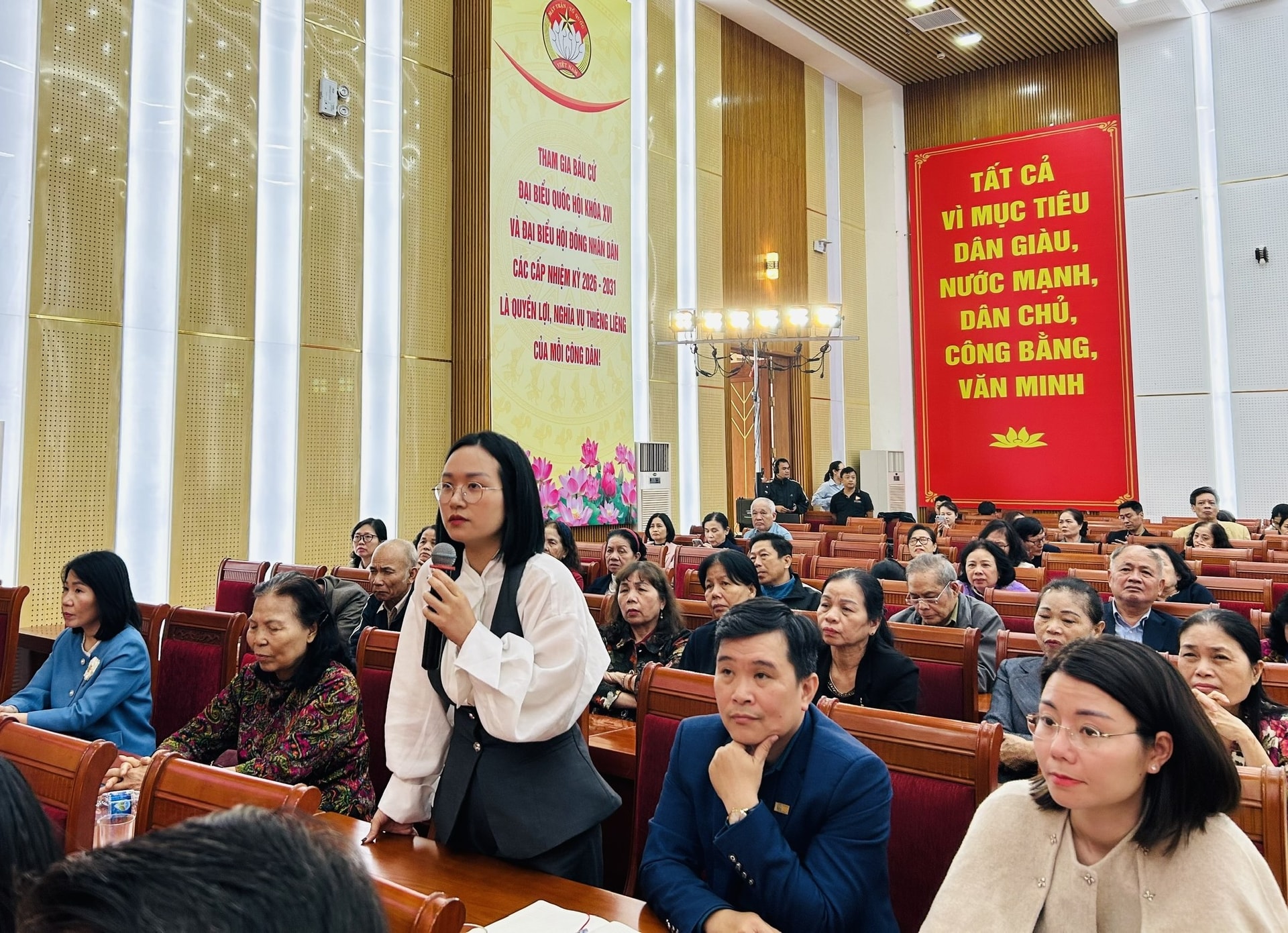 Ứng cử viên đại biểu HĐND thành phố Hà Nội - Đơn vị bầu cử số 8 vận động bầu cử tại 3 phường- Ảnh 12.