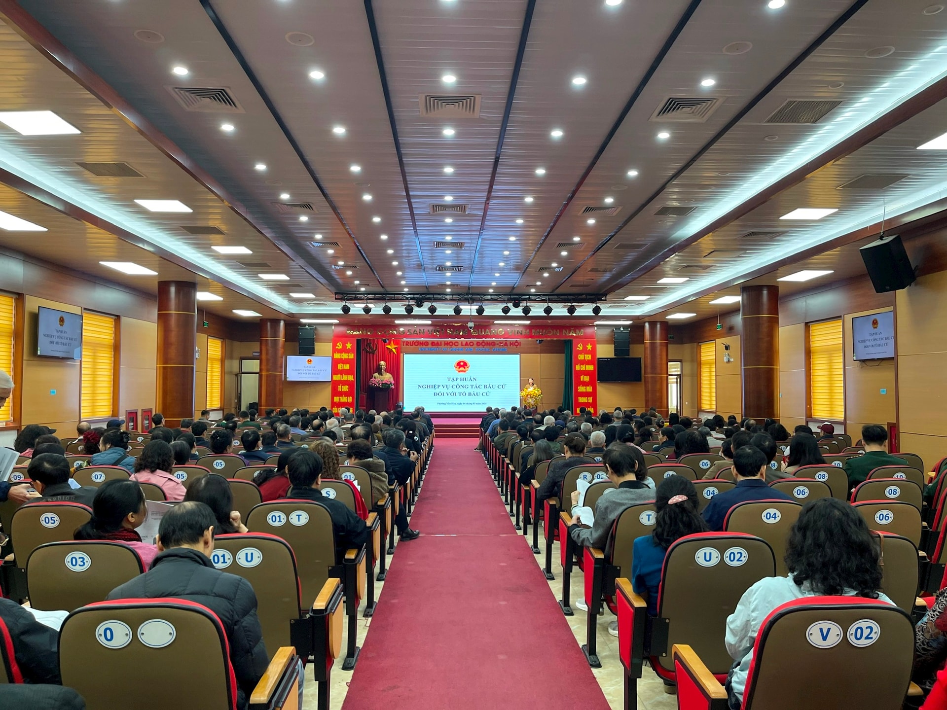 Ủy ban bầu cử phường Yên Hòa tập huấn nghiệp vụ quy trình kiểm phiếu cho các tổ bầu cử- Ảnh 1.