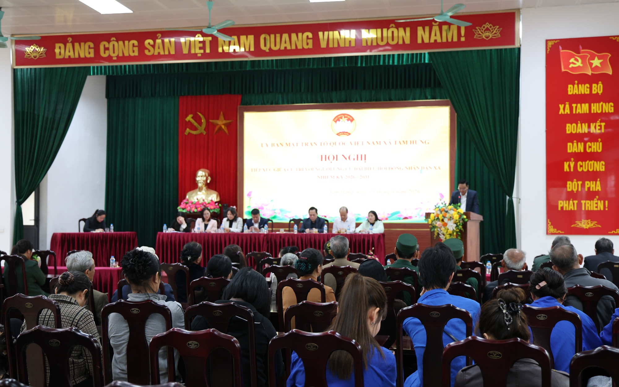 Hội nghị tiếp xúc cử tri với những người ứng cử đại biểu HĐND xã Tam Hưng tại đơn vị bầu cử số 6