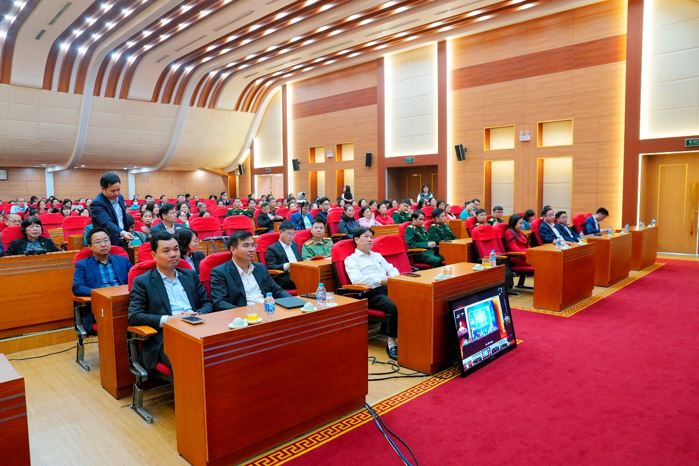 Hội nghị tiếp xúc cử tri với người ứng cử đại biểu HĐND Thành phố Hà Nội khóa XVII tại đơn vị bầu cử số 28- Ảnh 1.