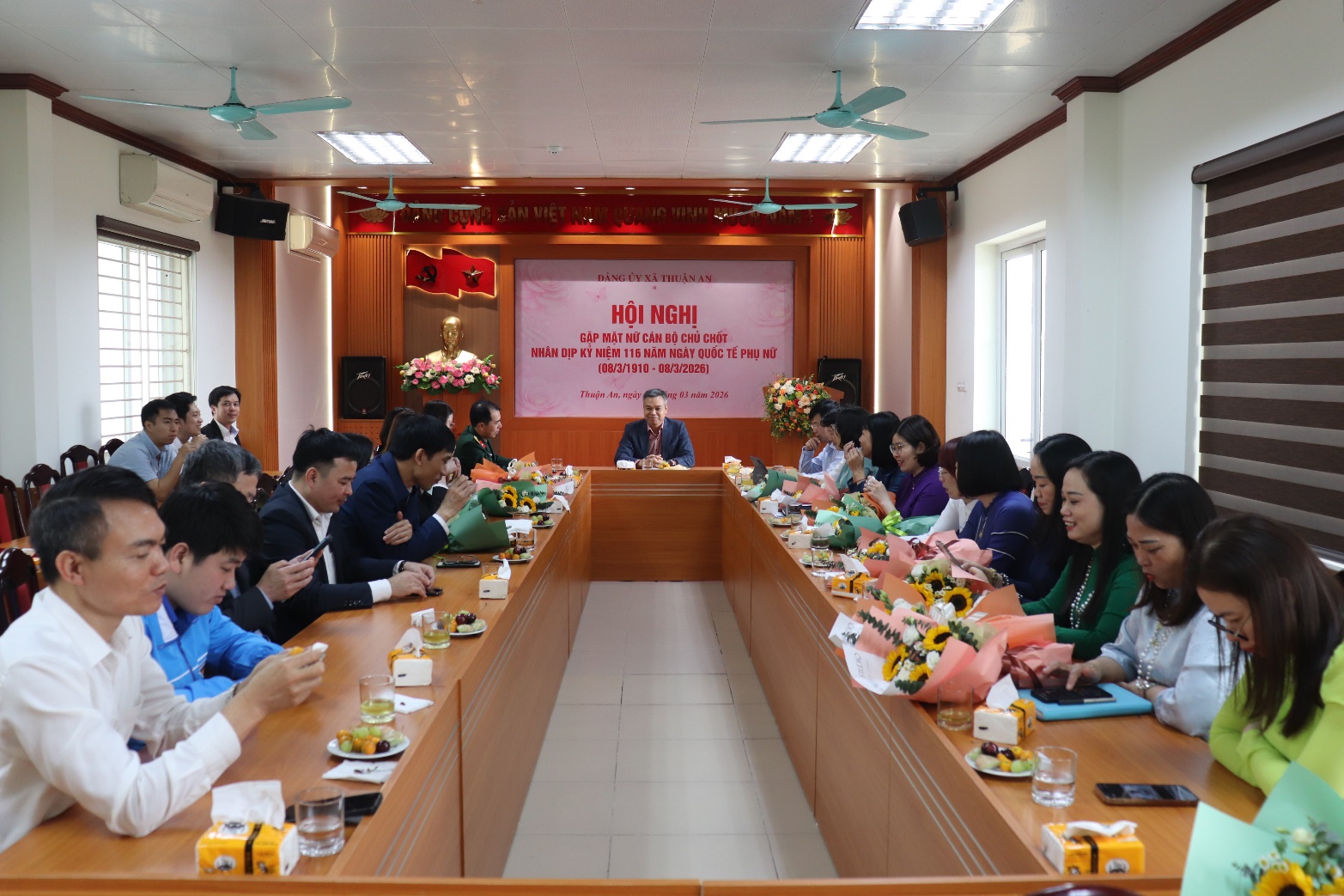 Đảng ủy xã Thuận An gặp mặt nữ cán bộ chủ chốt- Ảnh 1.