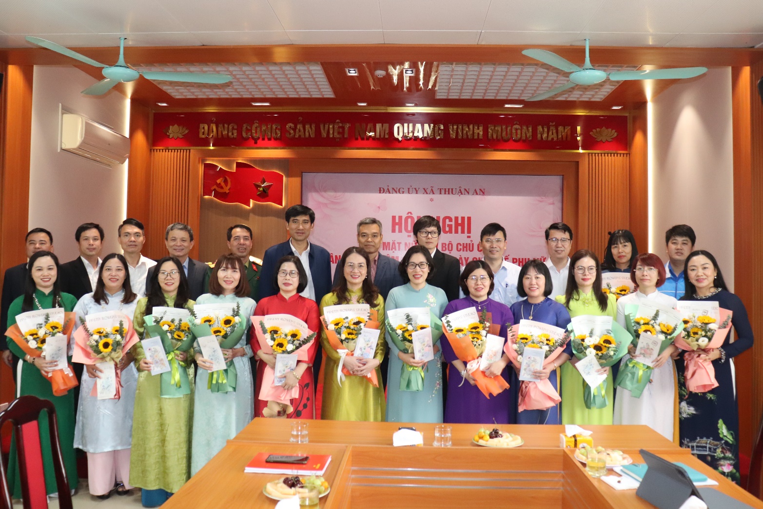 Đảng ủy xã Thuận An gặp mặt nữ cán bộ chủ chốt- Ảnh 3.