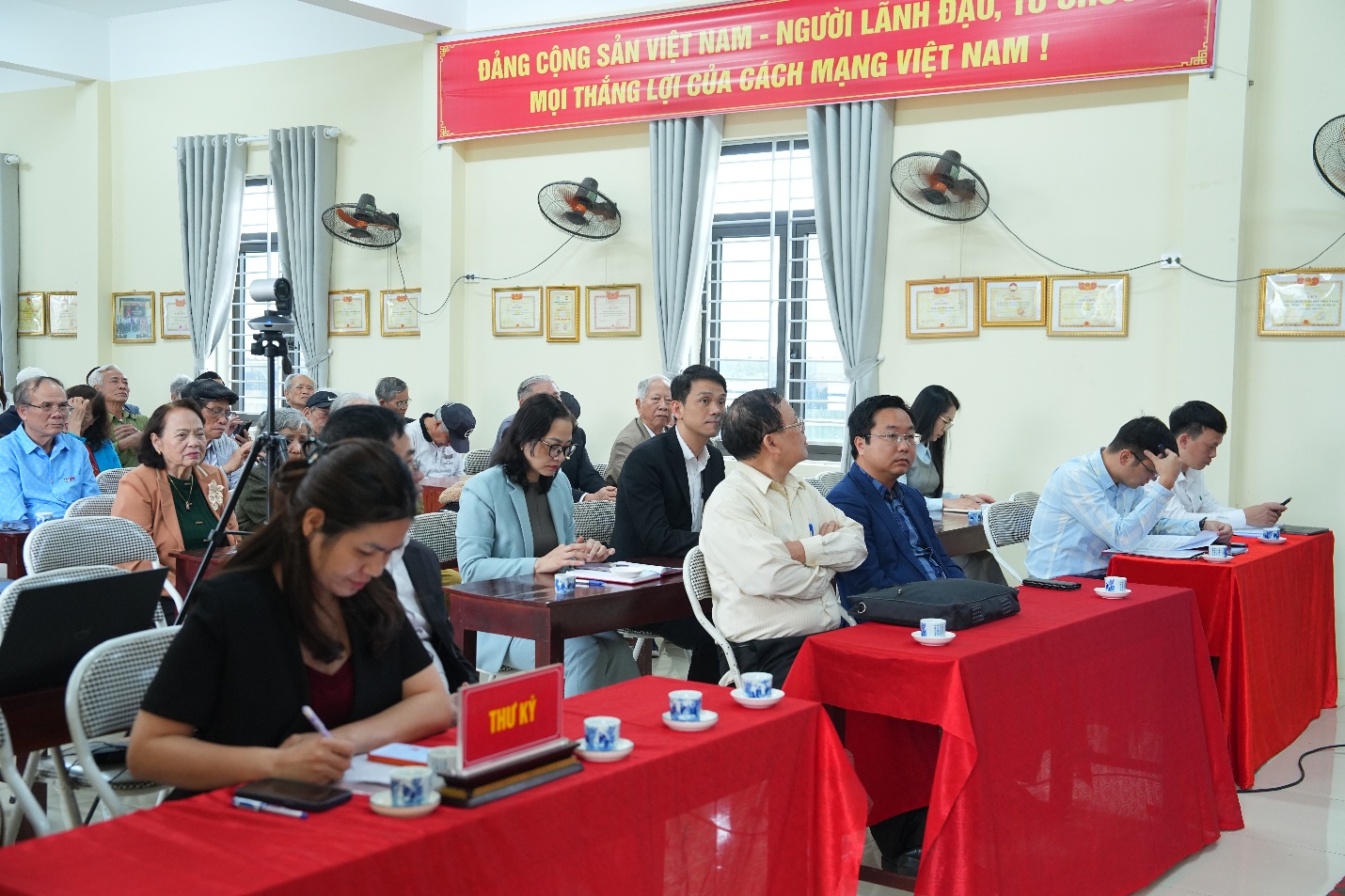 Hội nghị tiếp xúc cử tri với người ứng cử đại biểu HĐND xã Gia Lâm khóa II, nhiệm kỳ 2026–2031, đơn vị bầu cử số 1- Ảnh 2.