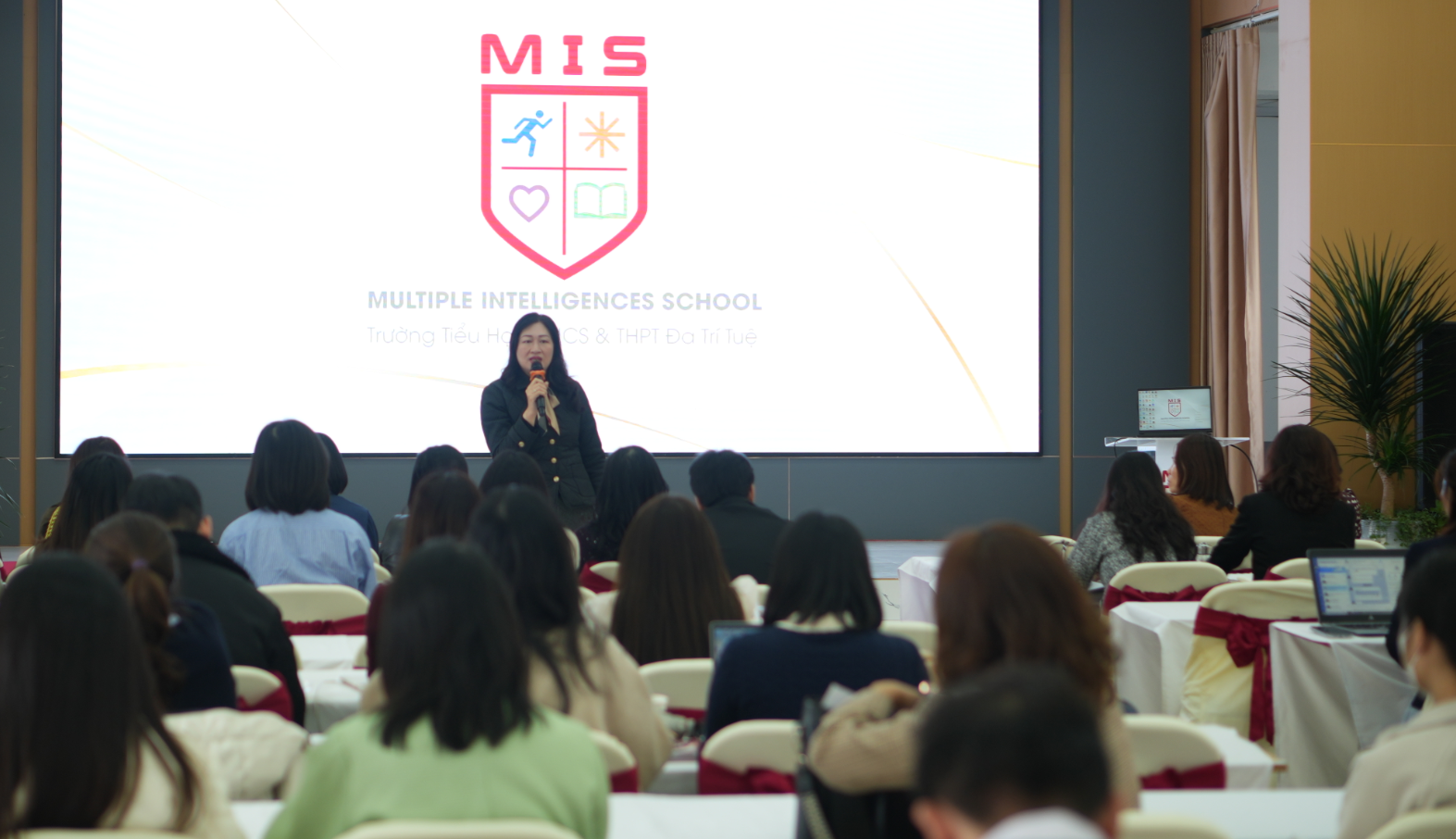 Tăng tốc chuyển đổi số giáo dục: Ngành giáo dục phường Cầu Giấy tham gia Hội nghị tập huấn thí điểm AI trong nhà trường- Ảnh 4.