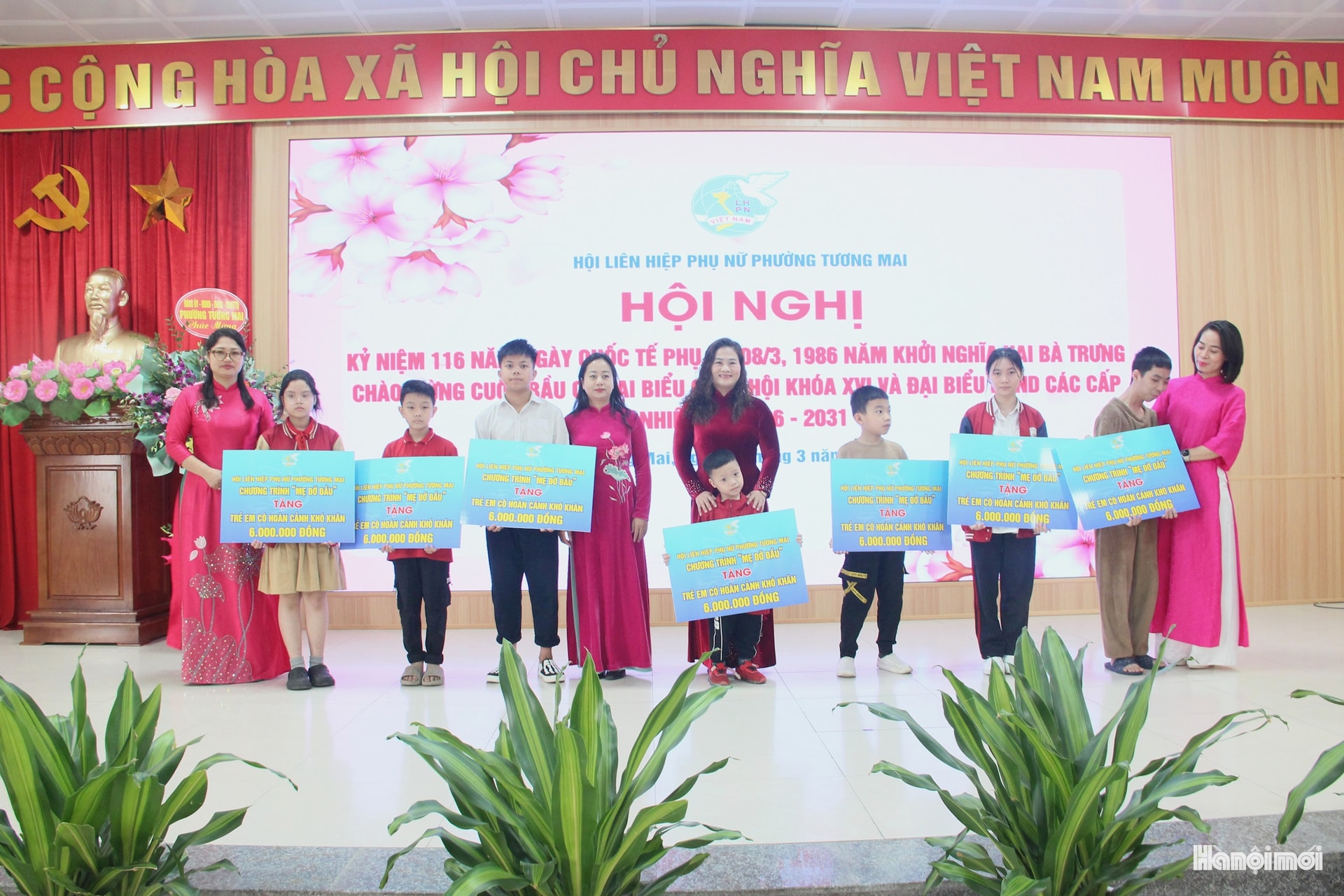 Phụ nữ Tương Mai thi đua chào mừng ngày bầu cử- Ảnh 2.