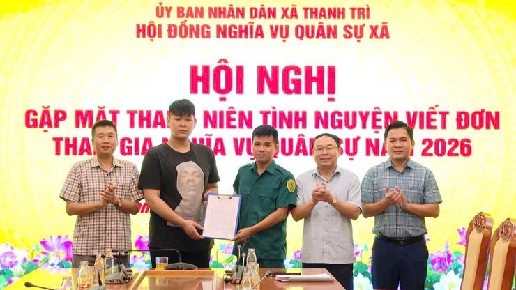 Những thanh niên ưu tú xã Thanh Trì tình nguyện lên đường nhập ngũ- Ảnh 1.