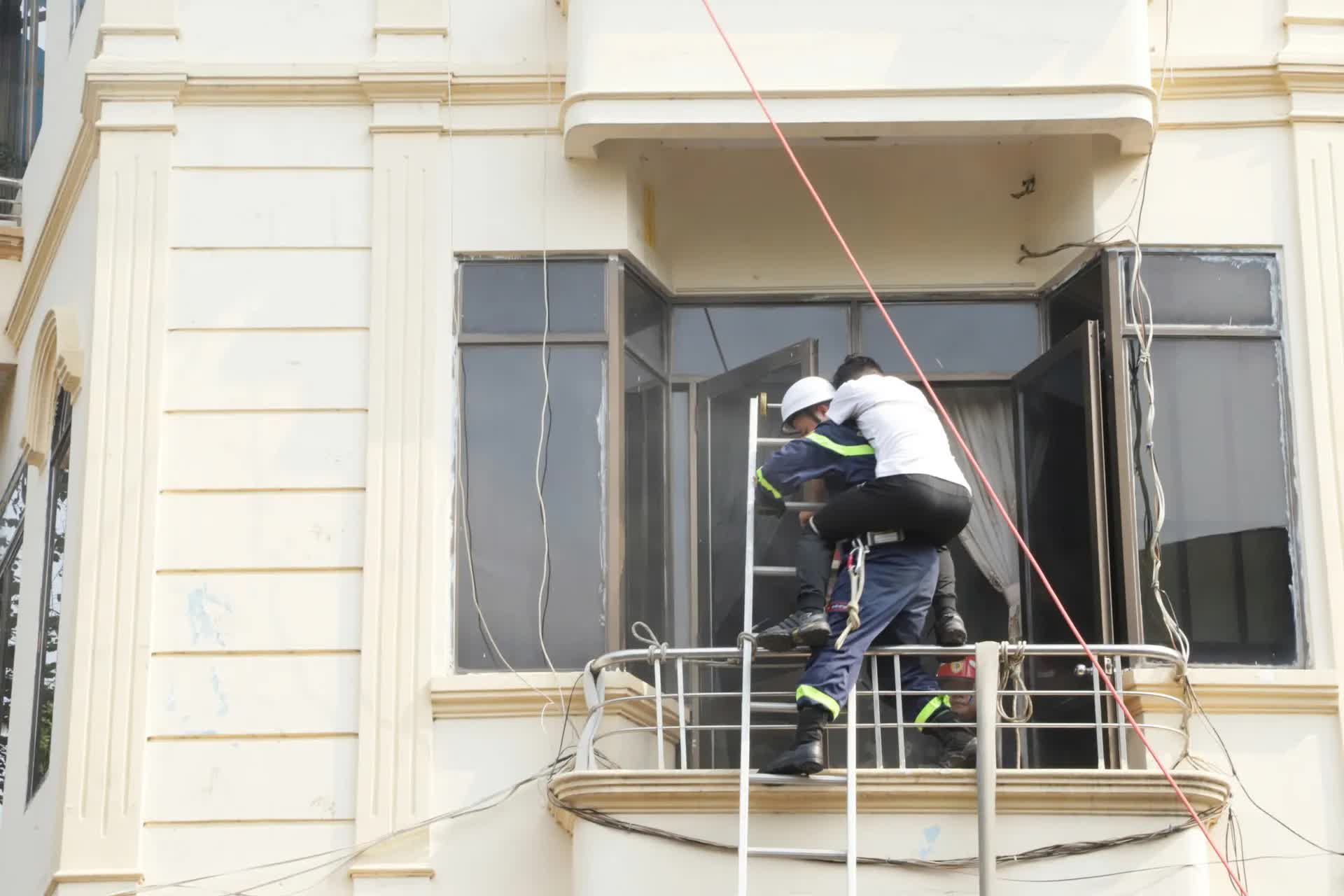 Ra mắt Tổ thường trực chữa cháy, cứu nạn cứu hộ tại phố đi bộ hồ Hoàn Kiếm và chợ đêm Đồng Xuân- Ảnh 10.