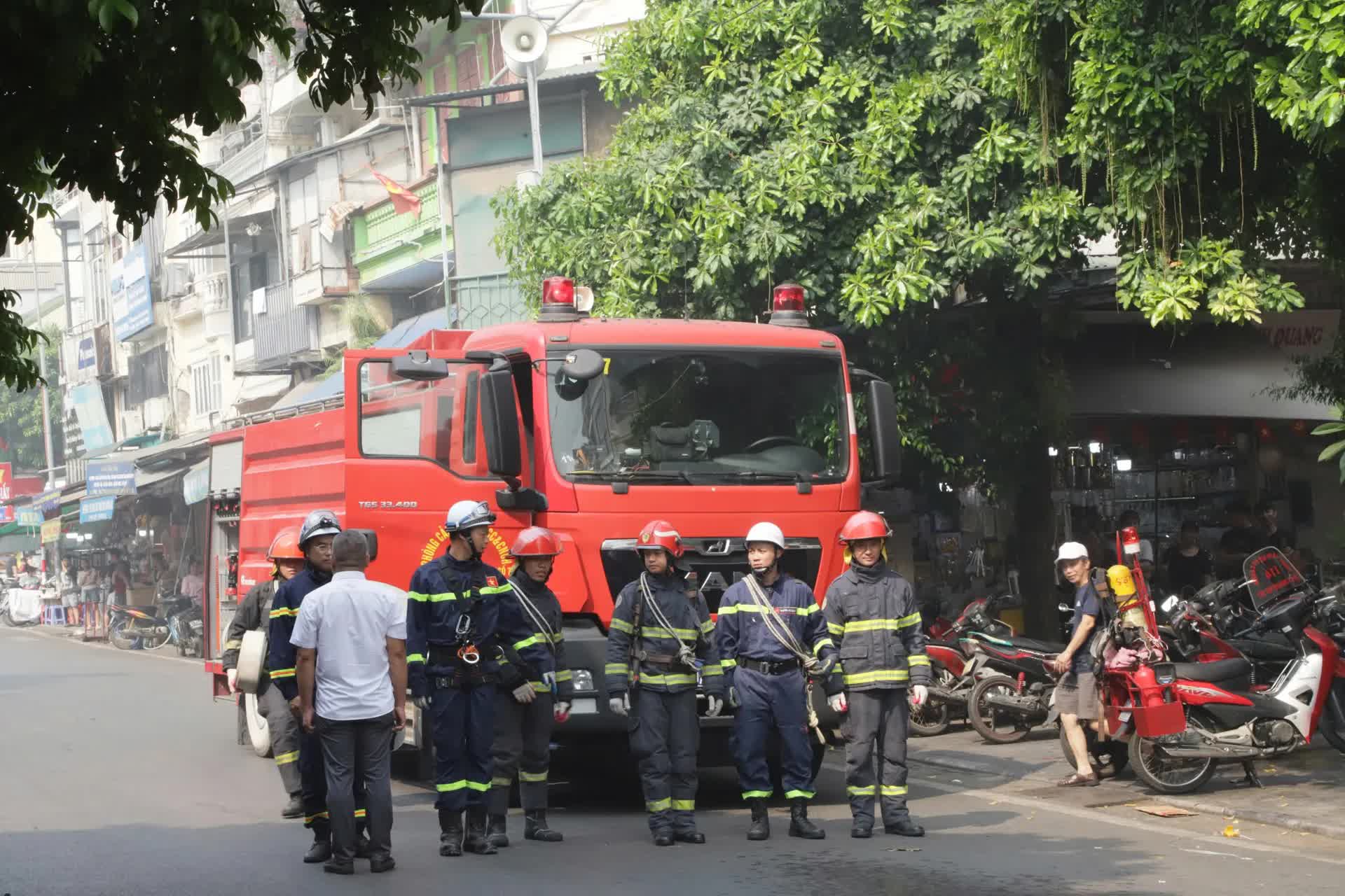 Ra mắt Tổ thường trực chữa cháy, cứu nạn cứu hộ tại phố đi bộ hồ Hoàn Kiếm và chợ đêm Đồng Xuân- Ảnh 7.