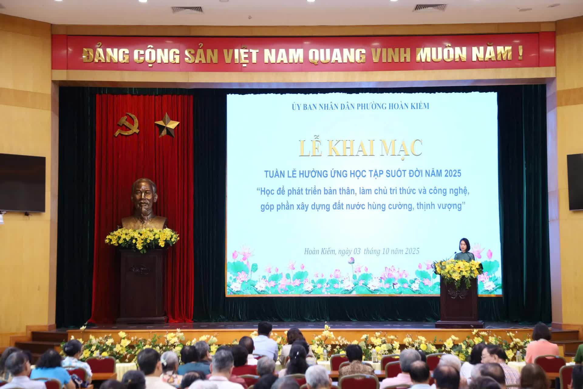 Phường Hoàn Kiếm khai mạc Tuần lễ hưởng ứng học tập suốt đời năm 2025- Ảnh 1.